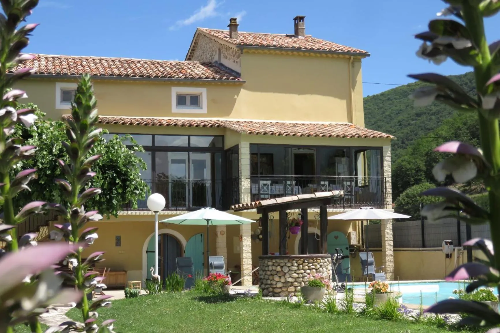 Property building in Au Grand Bonheur