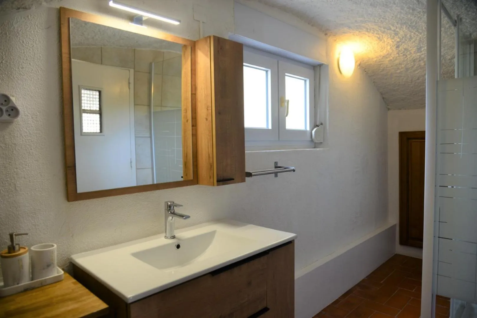 Shower in Au Grand Bonheur