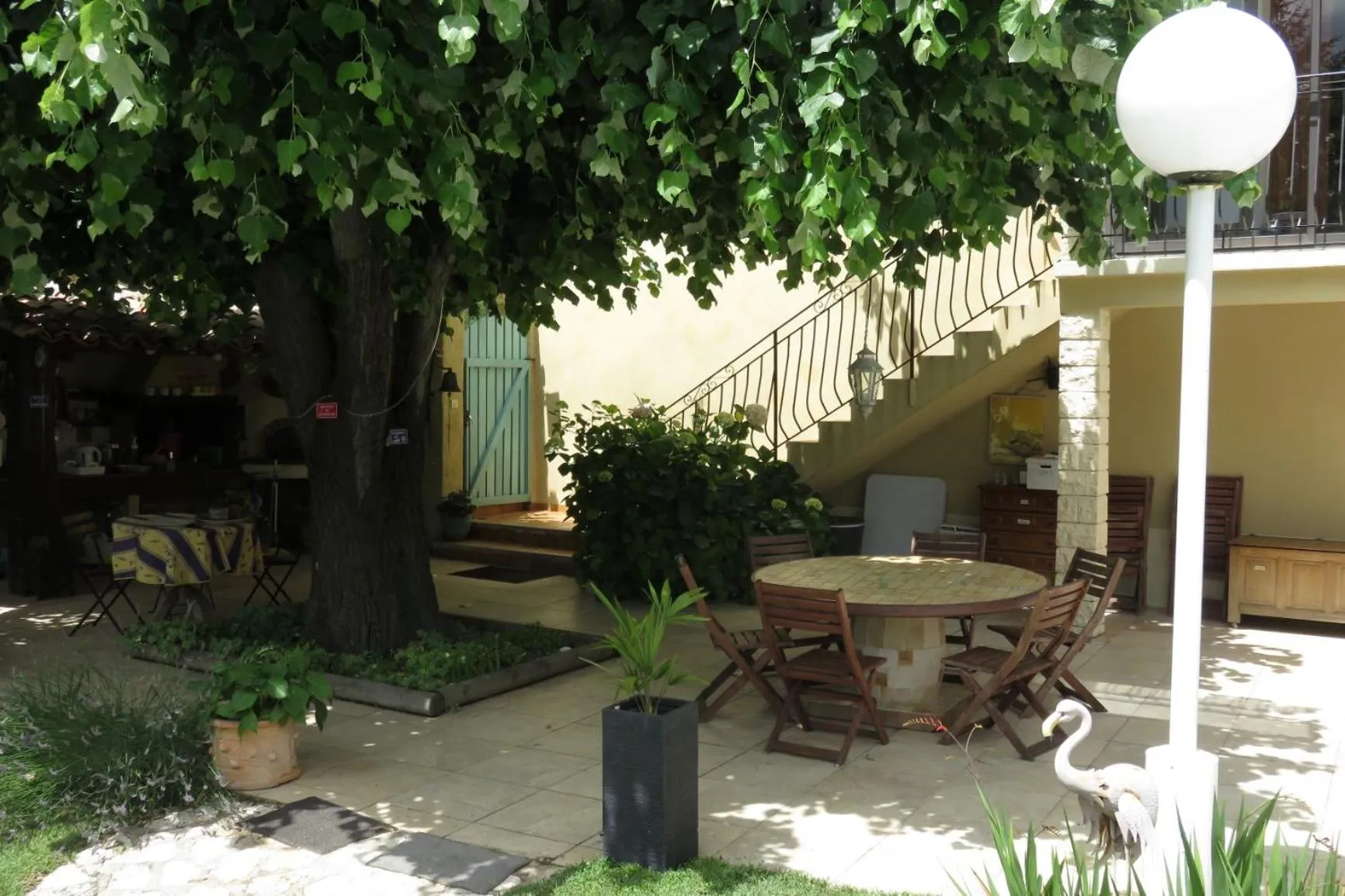 Property building in Au Grand Bonheur