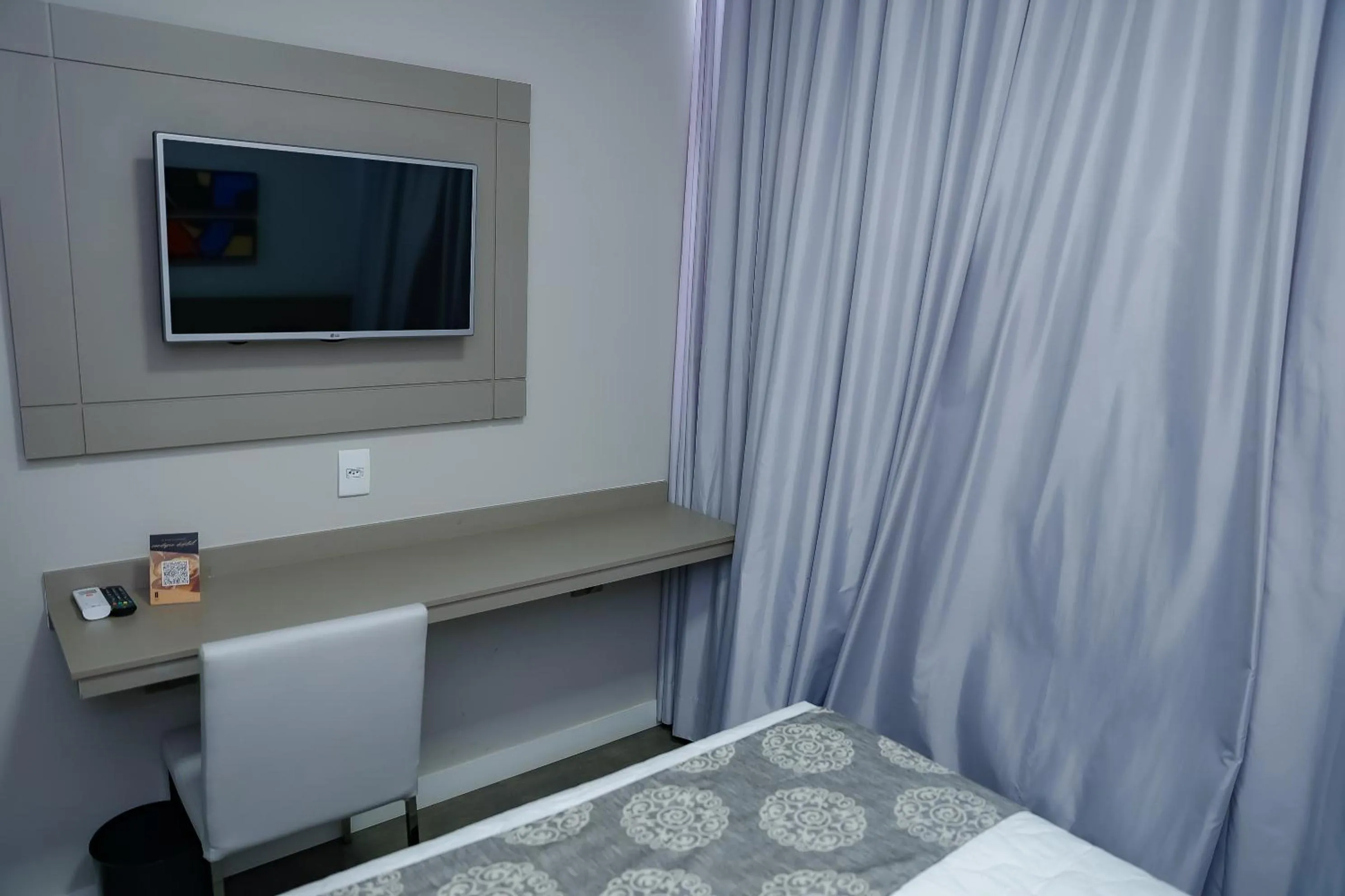 TV and multimedia, Bed in Verona Tower Hotel
