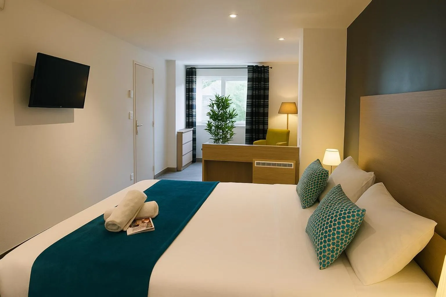 Bedroom, Bed in Hotel & Spa Gil de France Cap d'Agde