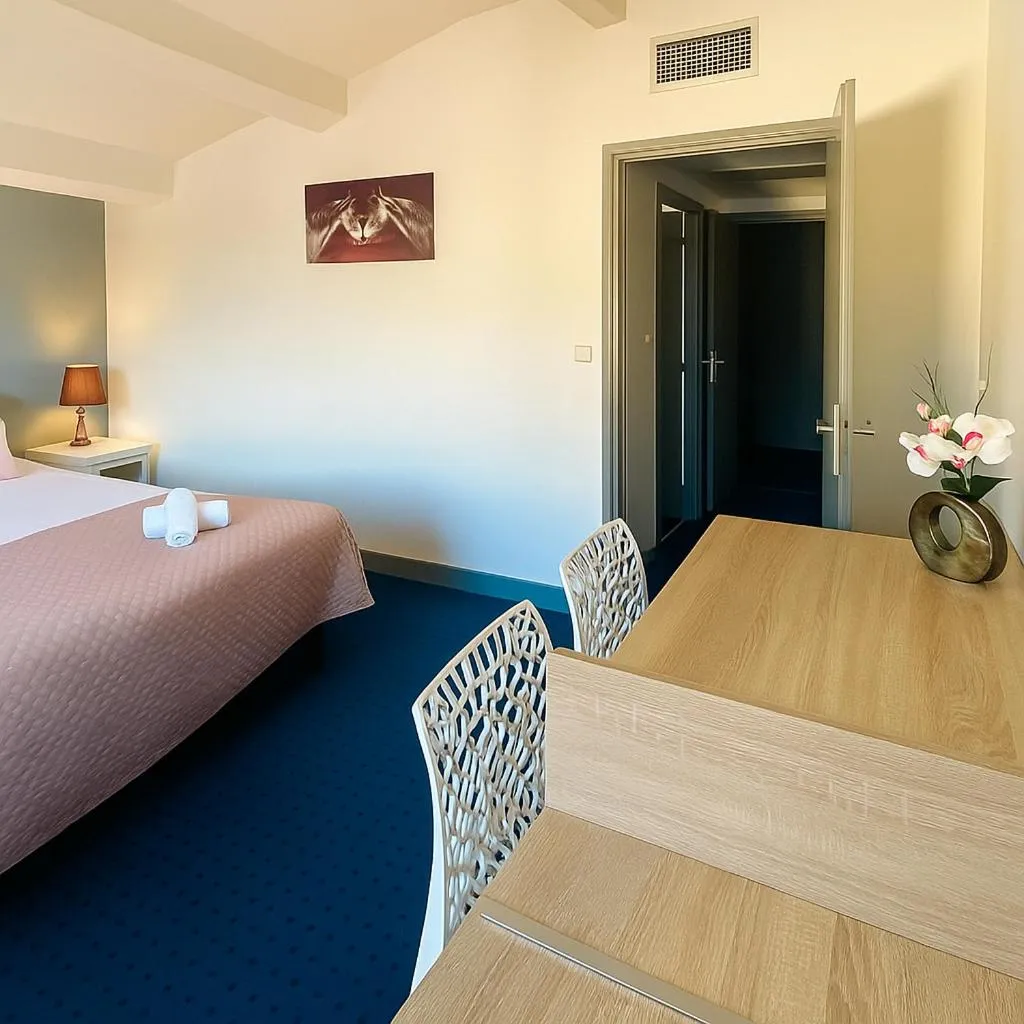 Bedroom, Bed in Hotel & Spa Gil de France Cap d'Agde