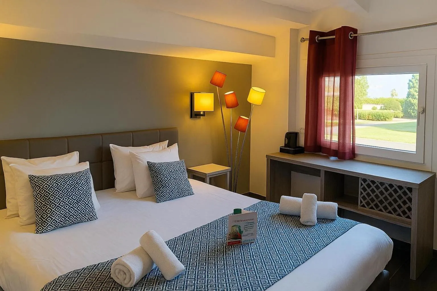 Bedroom, Bed in Hotel & Spa Gil de France Cap d'Agde