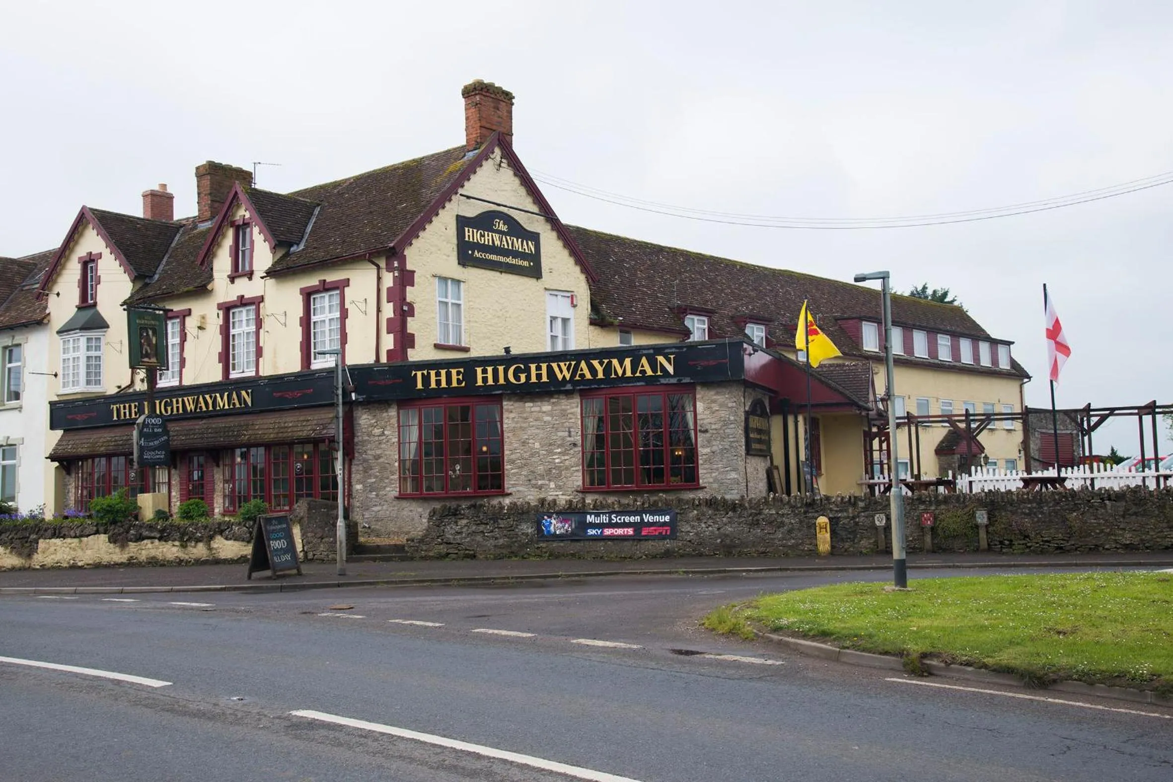Facade/entrance in The Highwayman Inn