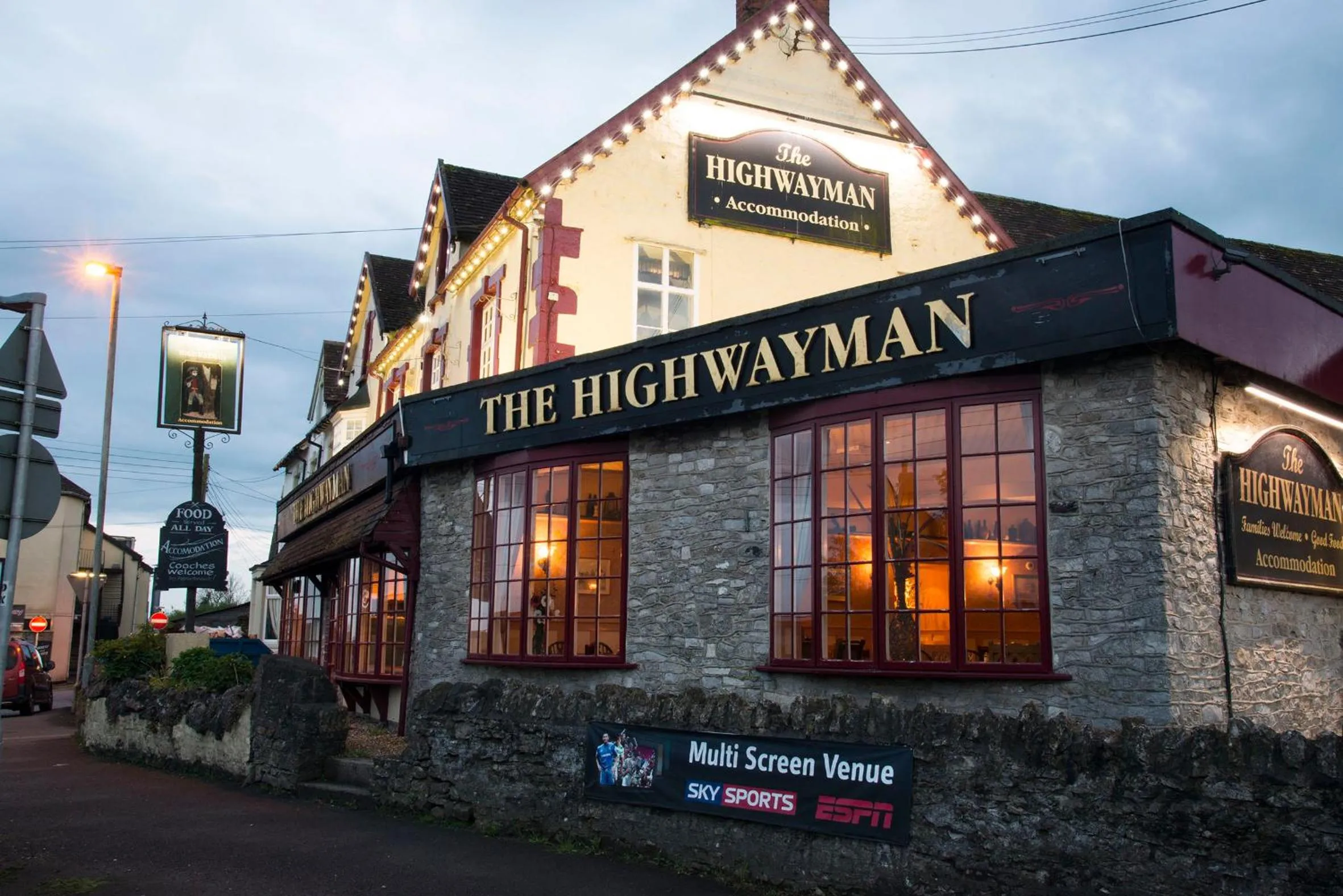 Facade/entrance in The Highwayman Inn