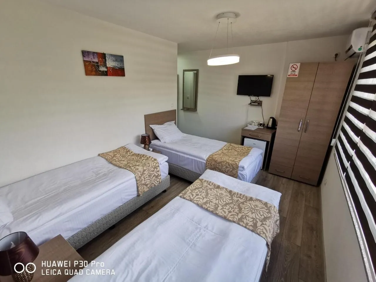 Photo of the whole room, Bed in Stone Bridge Hotel