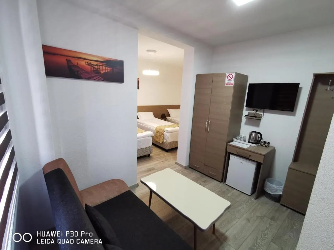 Living room, Bed in Stone Bridge Hotel