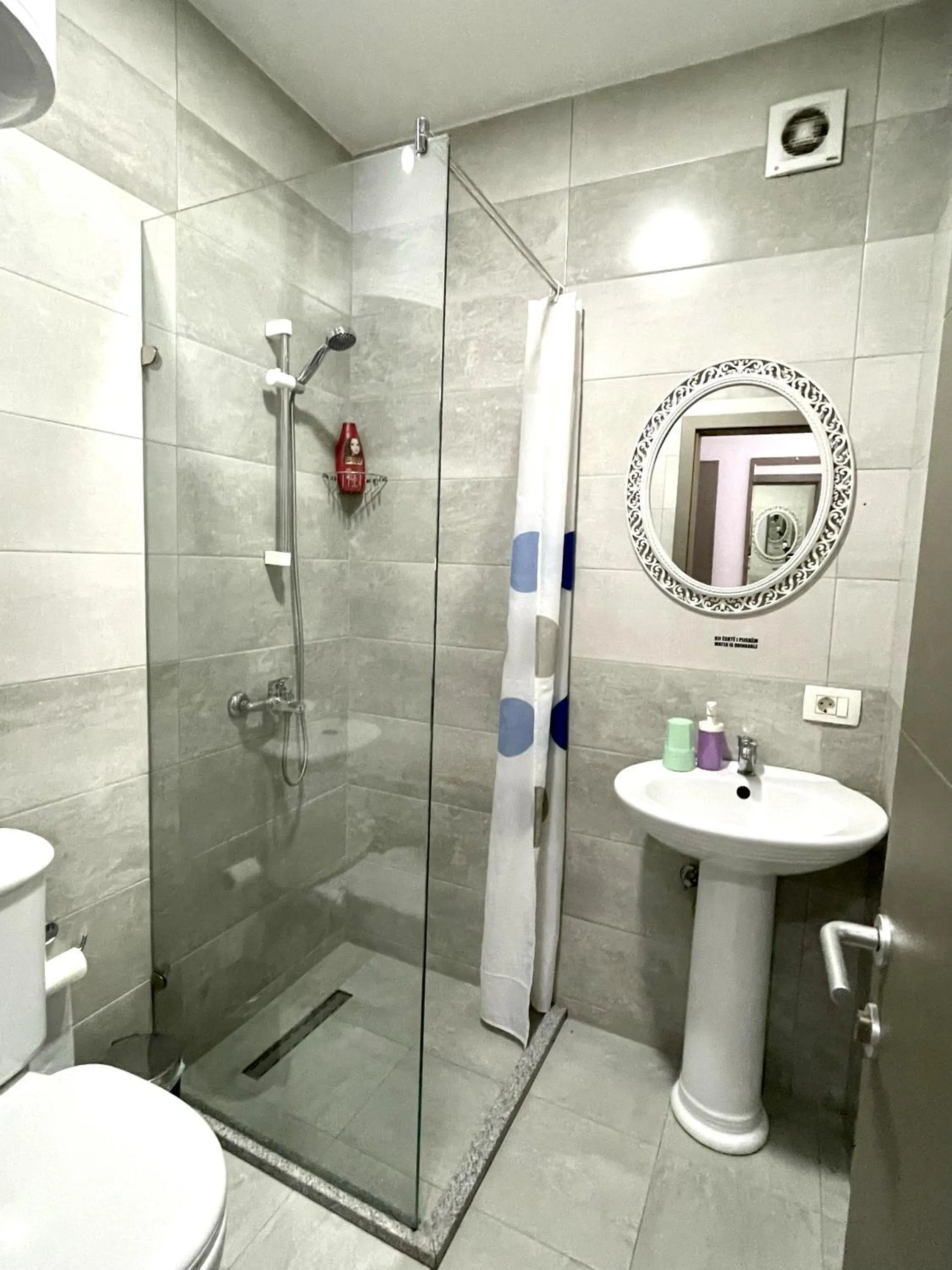 Shower in Stone Bridge Hotel