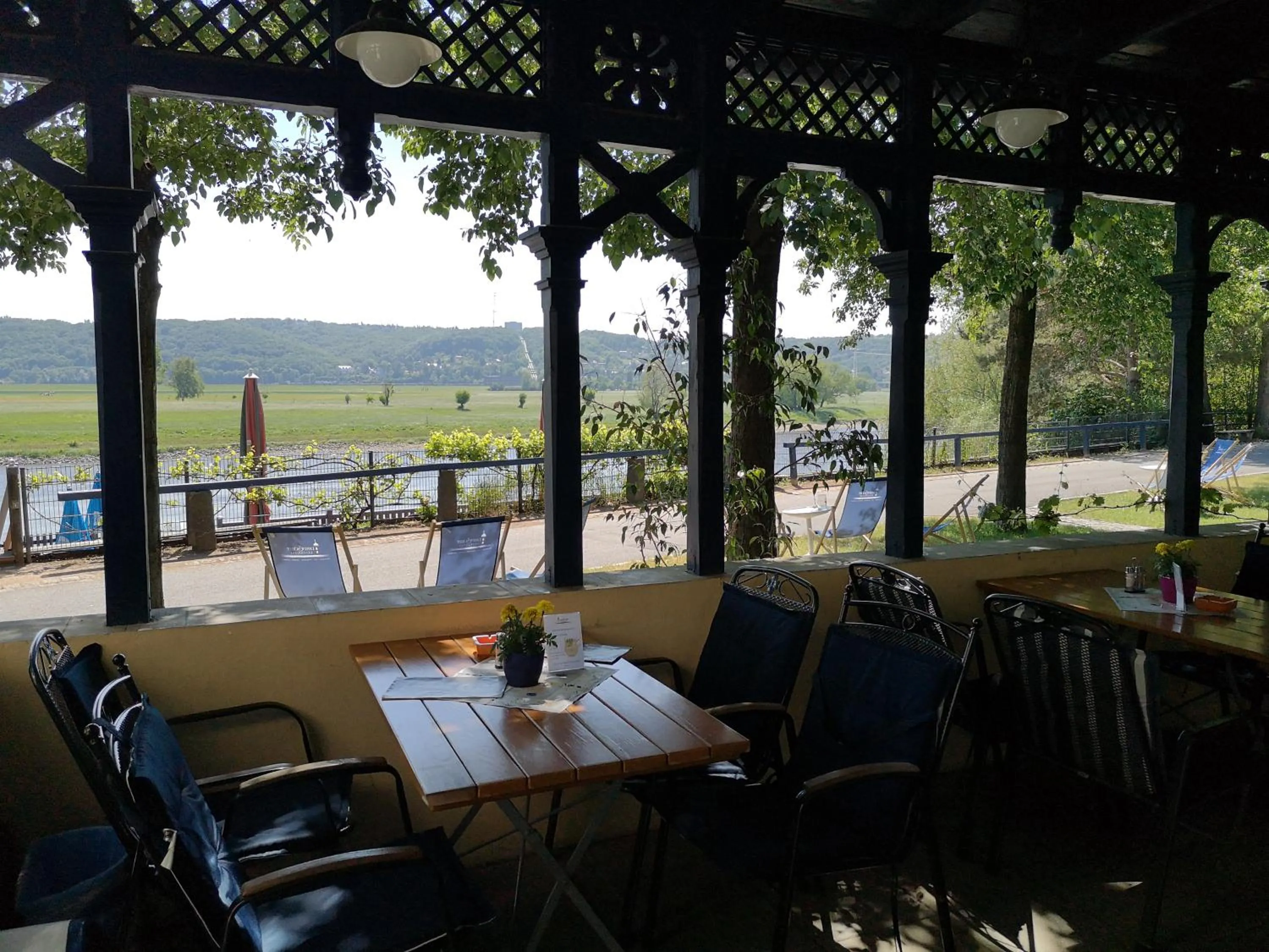 Restaurant/places to eat in Dampfschiff Radebeul-Altkö