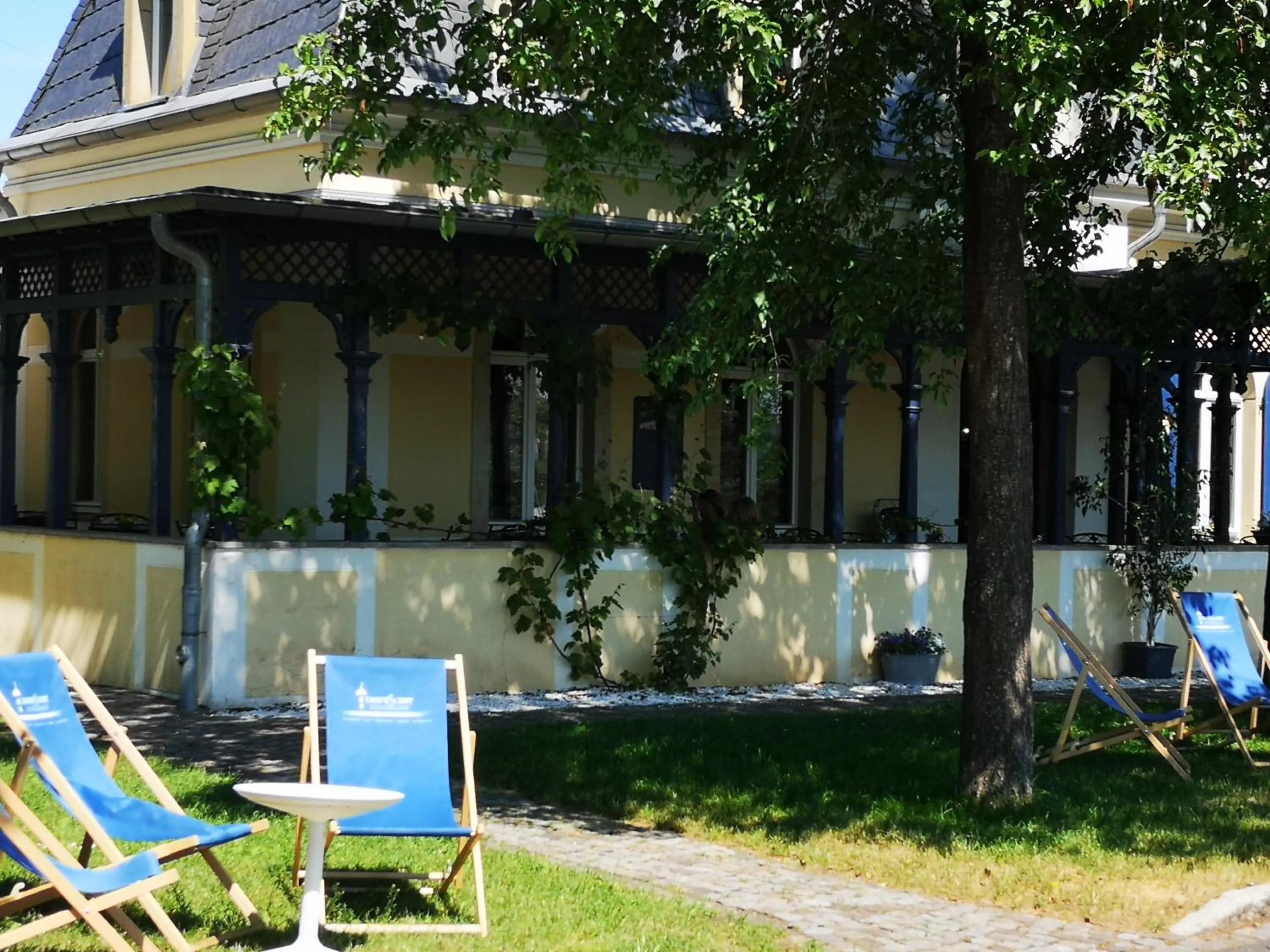 Property building in Dampfschiff Radebeul-Altkö