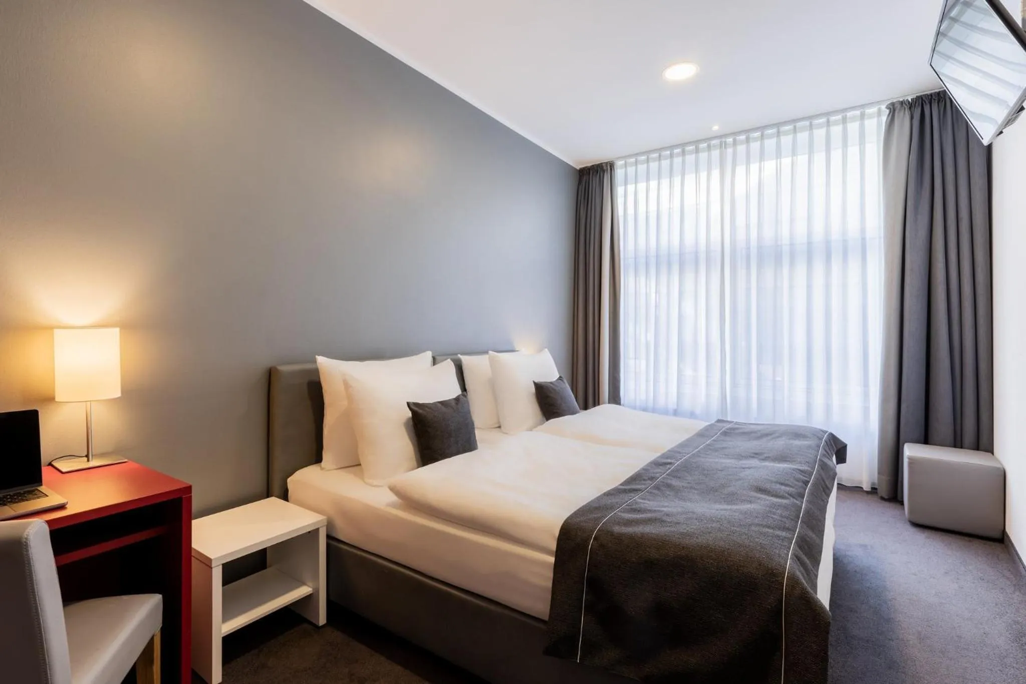 Photo of the whole room, Bed in Garner Hotel Berlin - Gendarmenmarkt by IHG