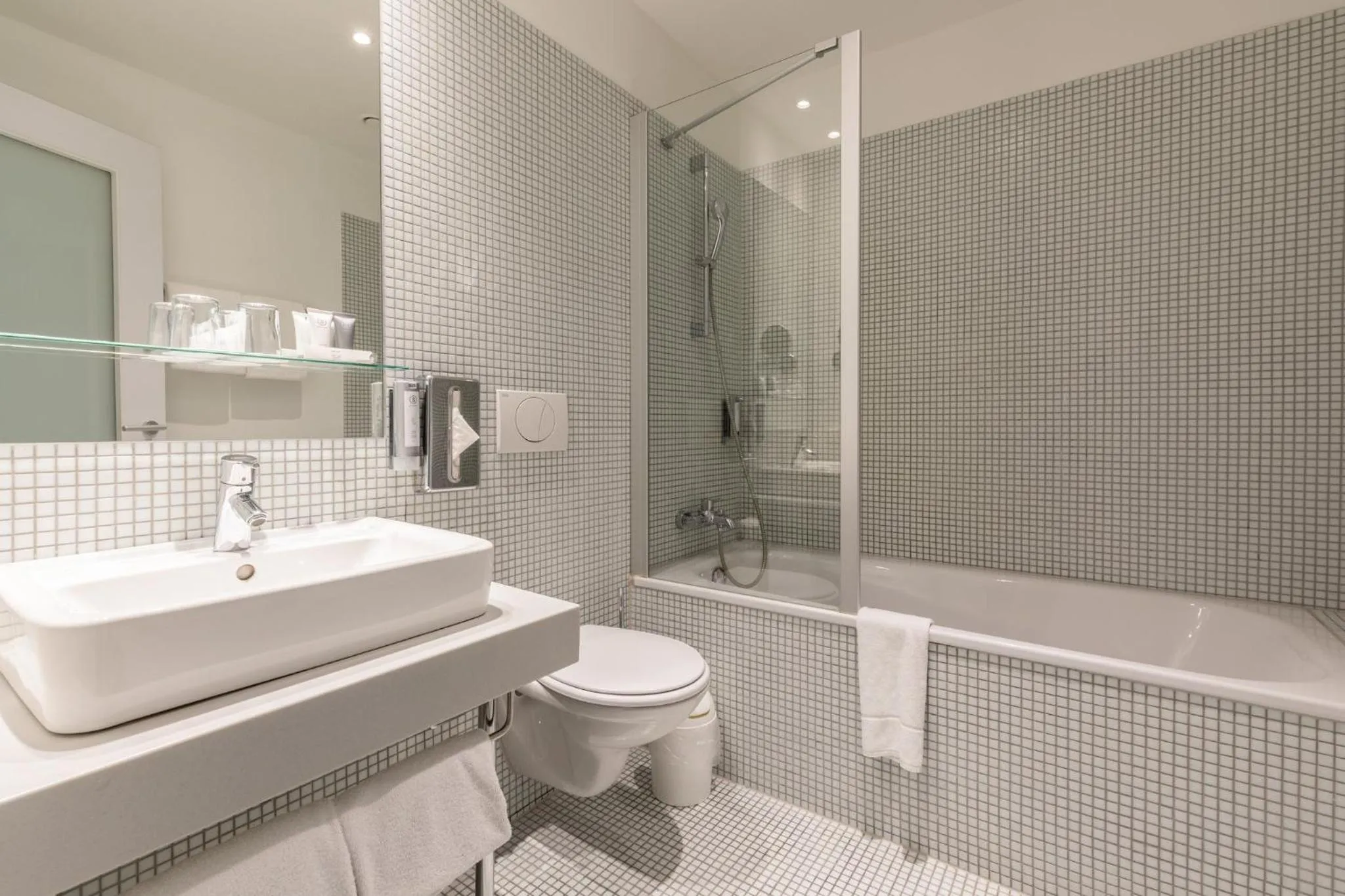 Bathroom in Garner Hotel Berlin - Gendarmenmarkt by IHG