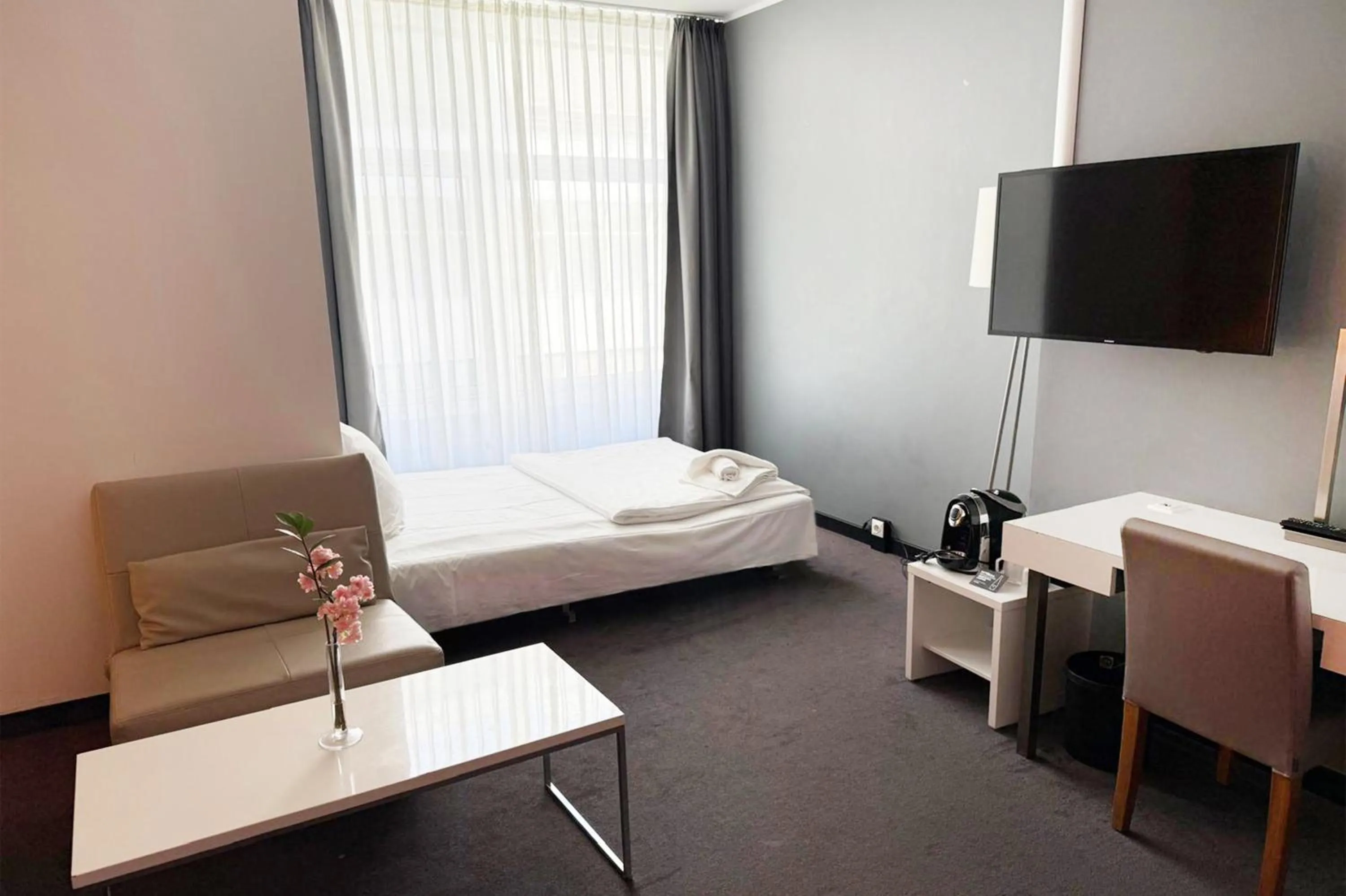 Photo of the whole room, Bed in Garner Hotel Berlin - Gendarmenmarkt by IHG
