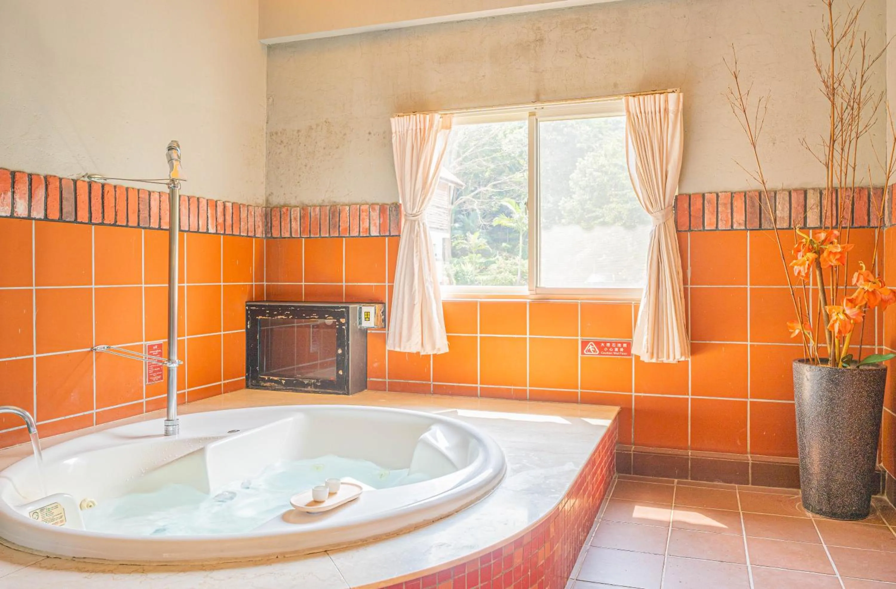 Bath in Regale Motel