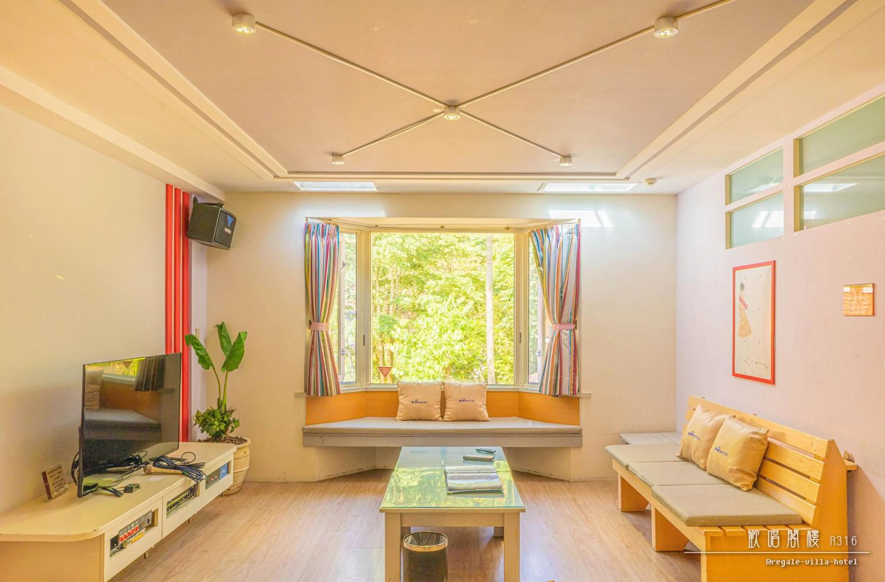 Living room in Regale Motel