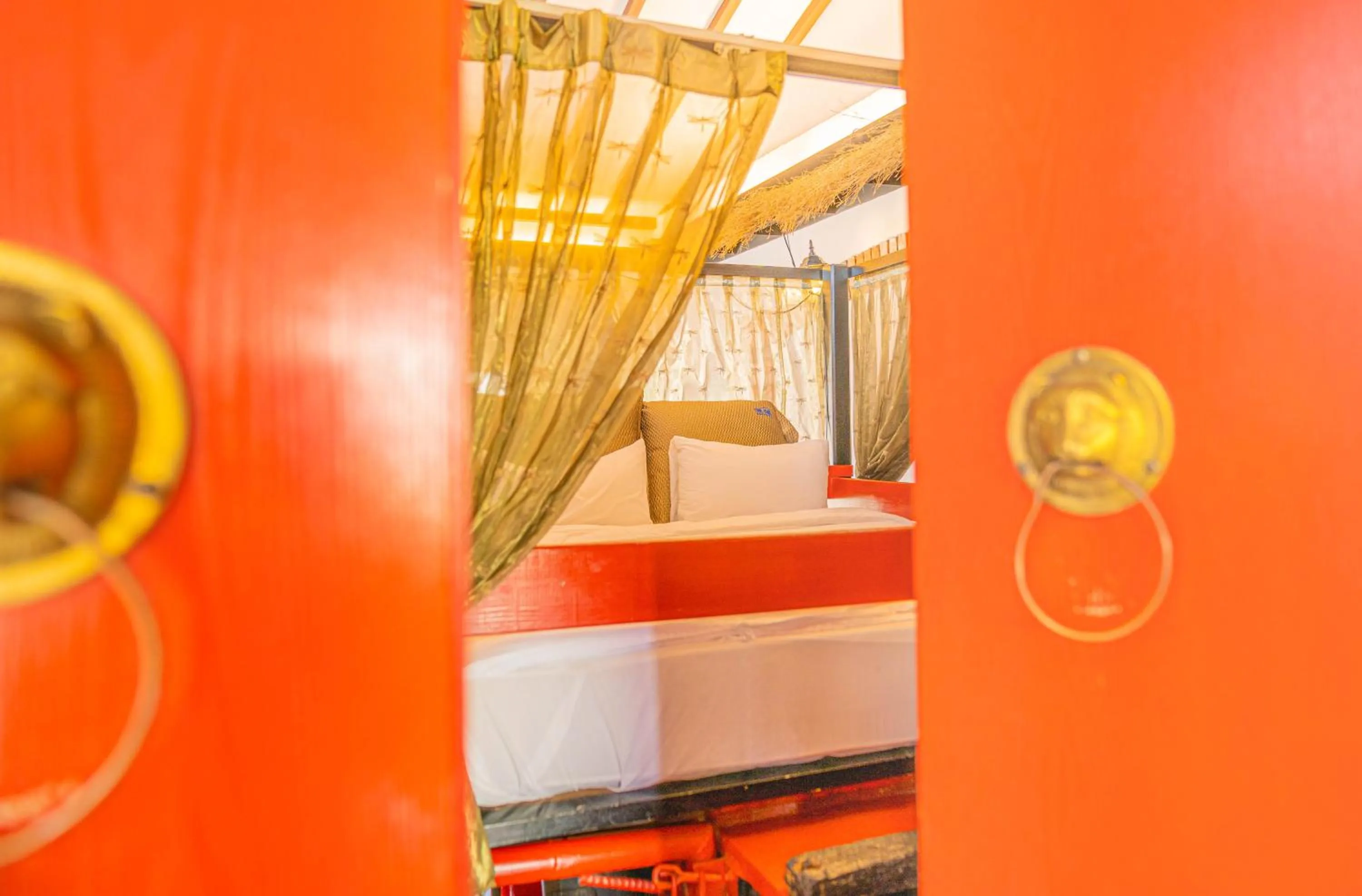 Bedroom, Bed in Regale Motel