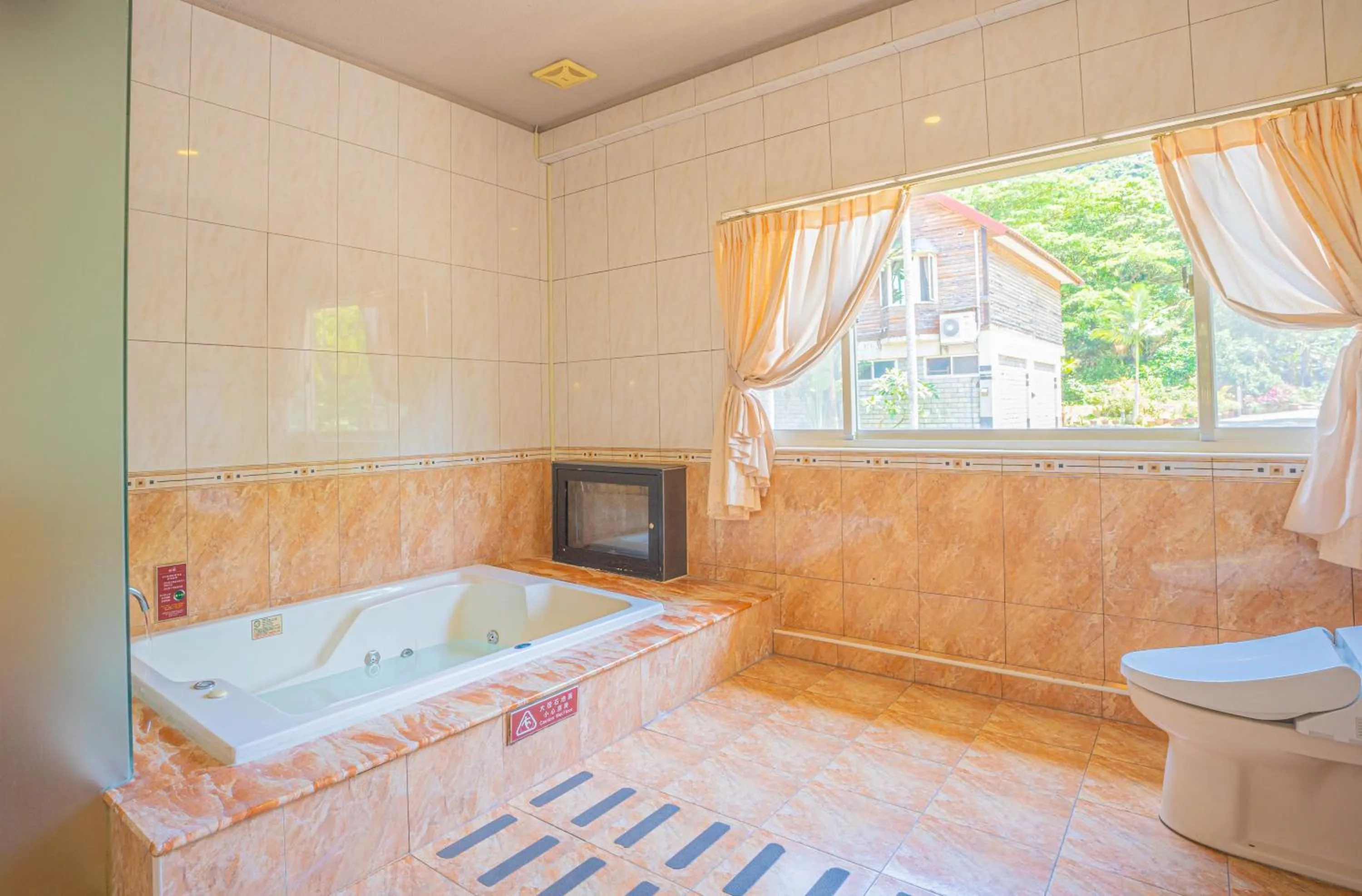 Bathroom in Regale Motel