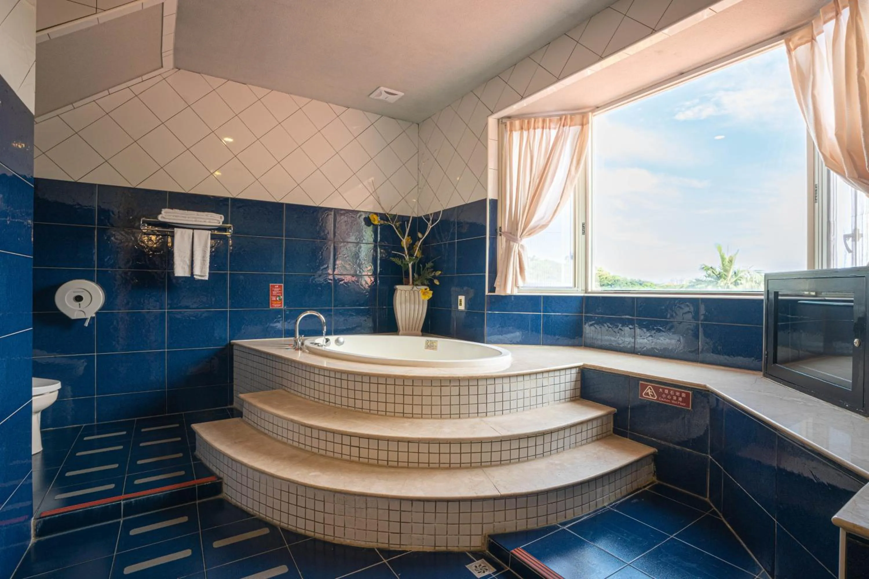 Bath in Regale Motel