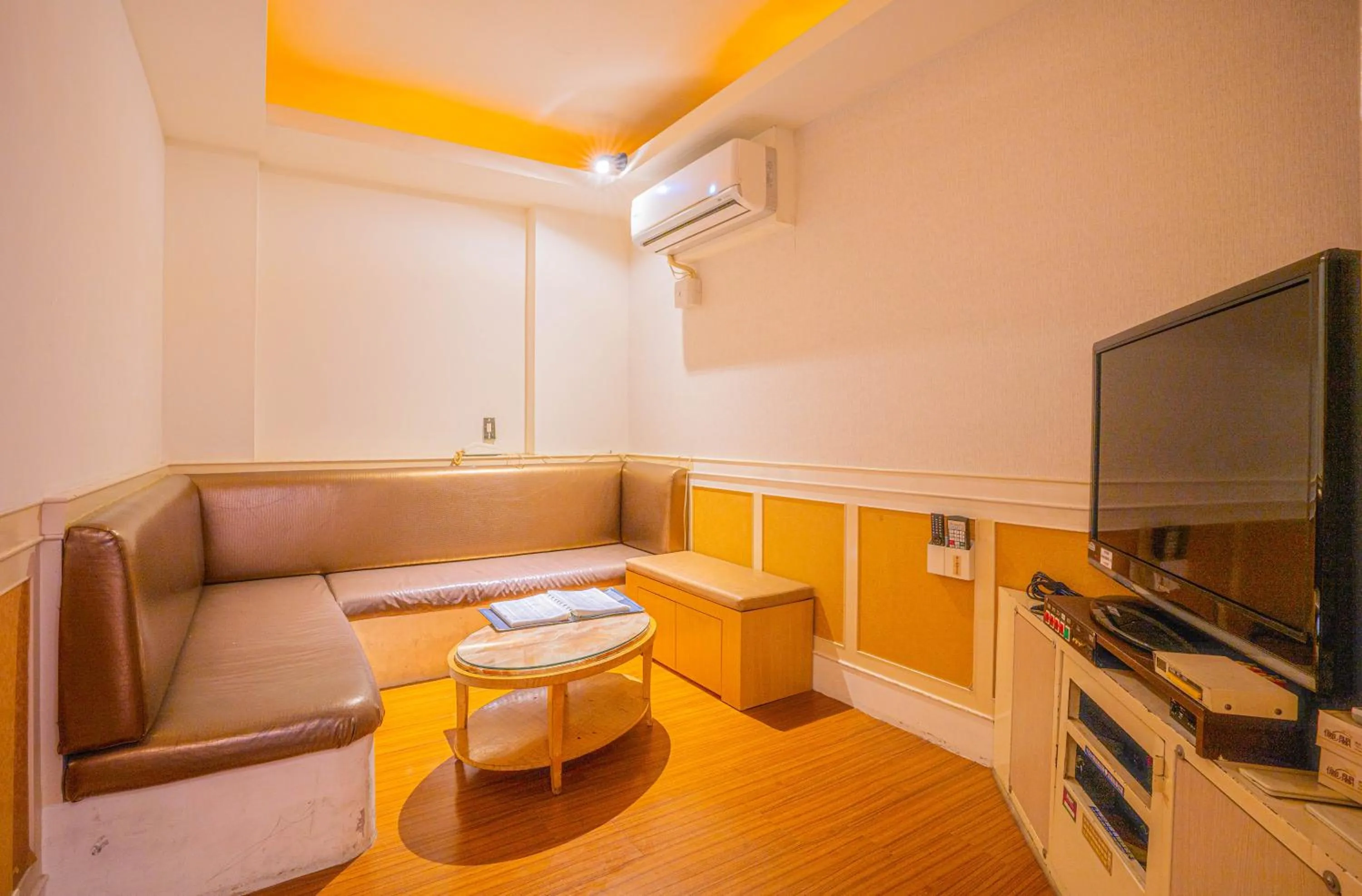 TV and multimedia in Regale Motel