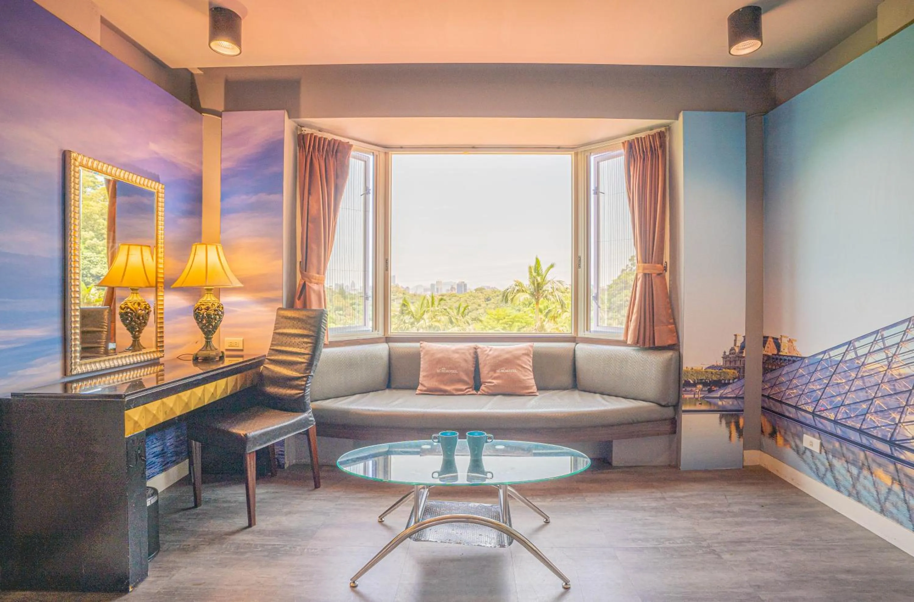 Seating area in Regale Motel