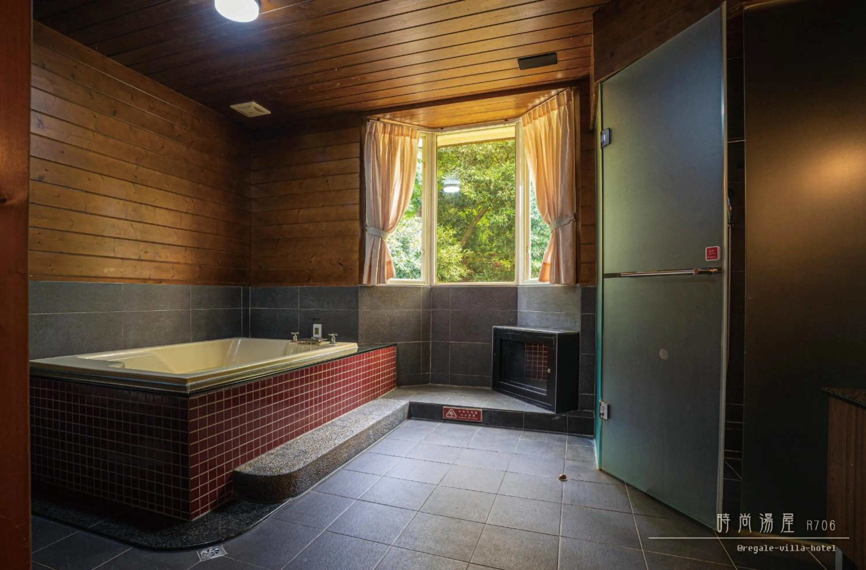 Bath in Regale Motel