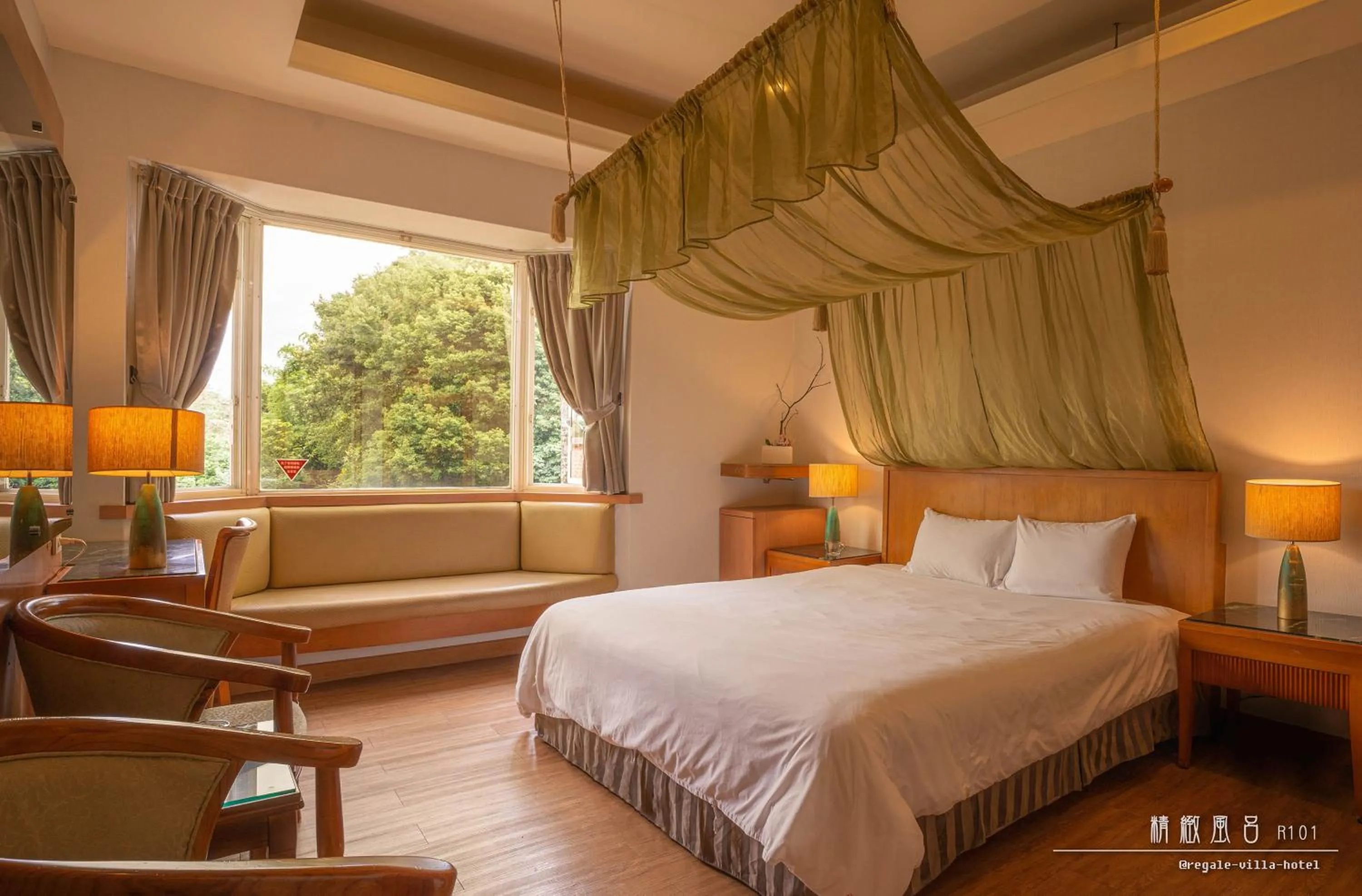 Bedroom, Bed in Regale Motel