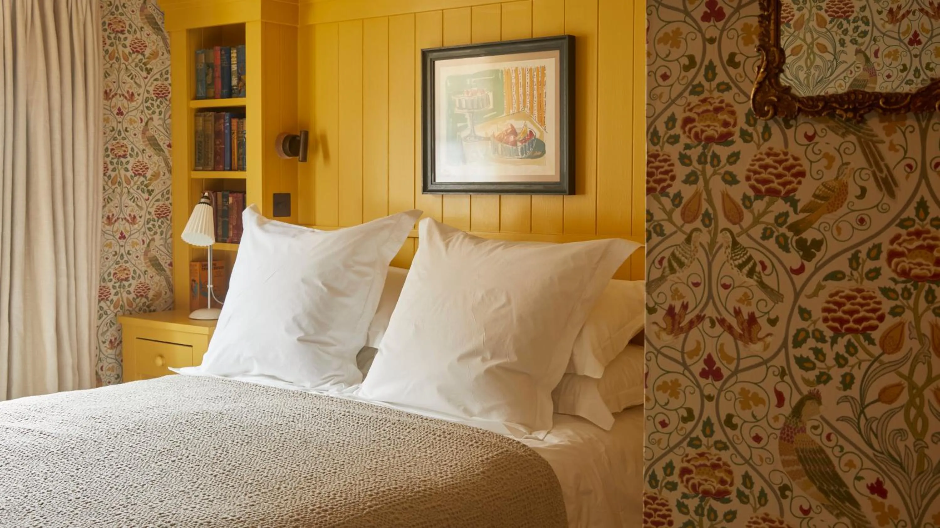 Bedroom, Bed in The George In Rye