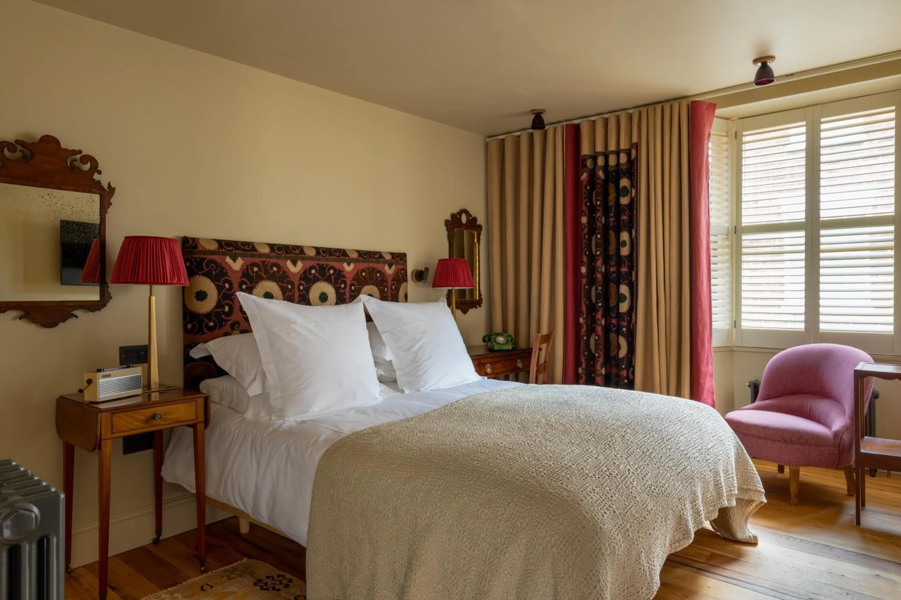 Photo of the whole room, Bed in The George In Rye