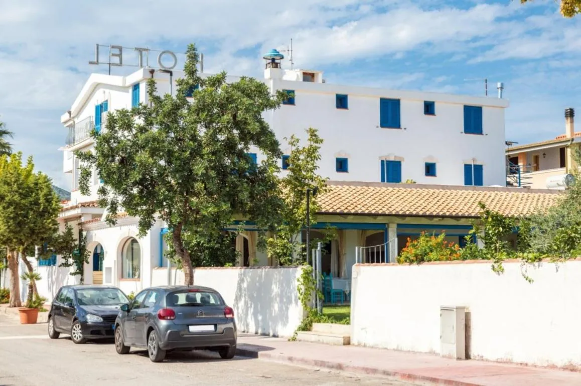 Hotel S'Ortale Possibilità di Parcheggio interno e Ristorante all'aperto