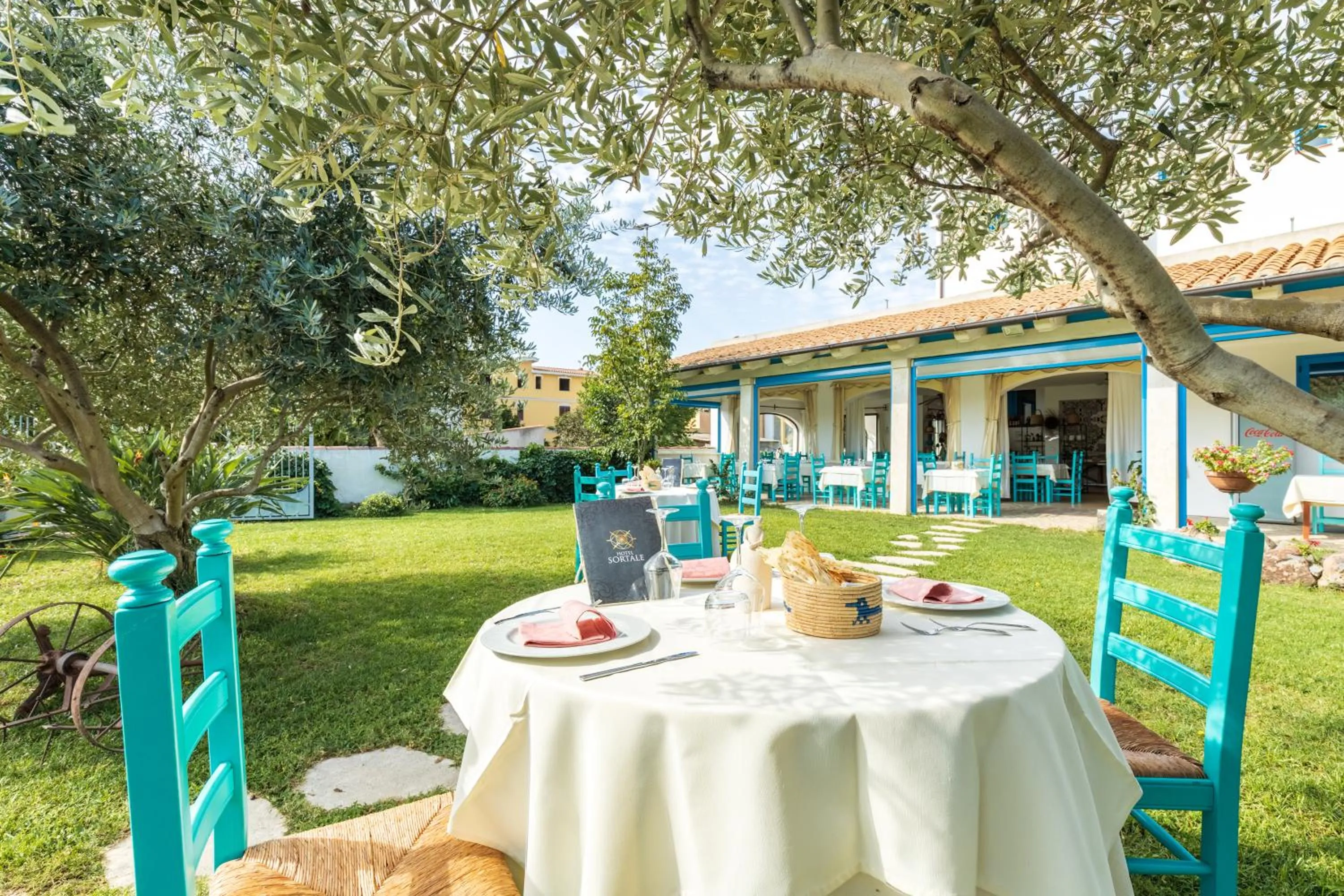 Restaurant/places to eat in Hotel S'Ortale Possibilità di Parcheggio interno e Ristorante all'aperto