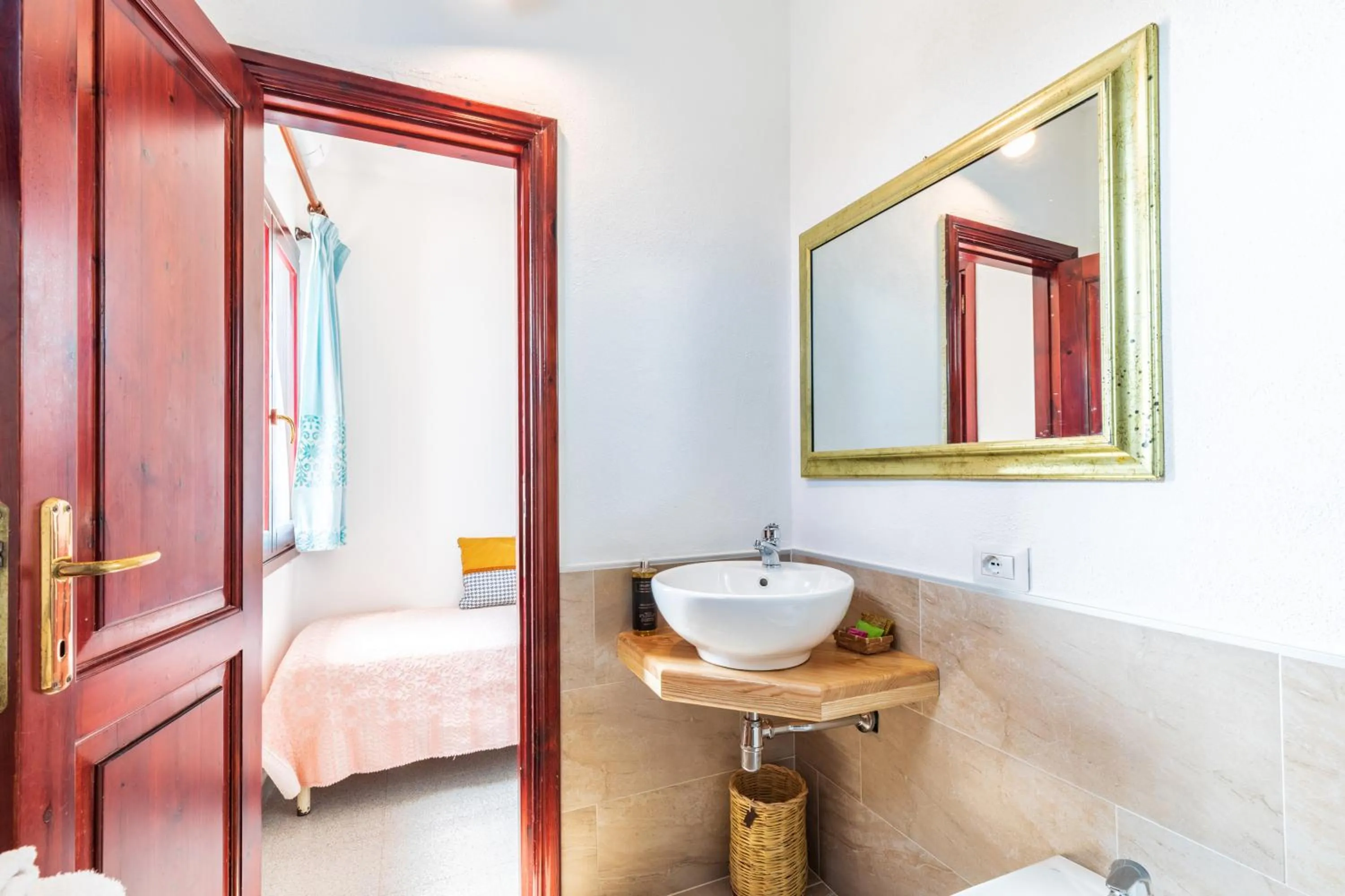 Toilet, Bed in Hotel S'Ortale Possibilità di Parcheggio interno e Ristorante all'aperto