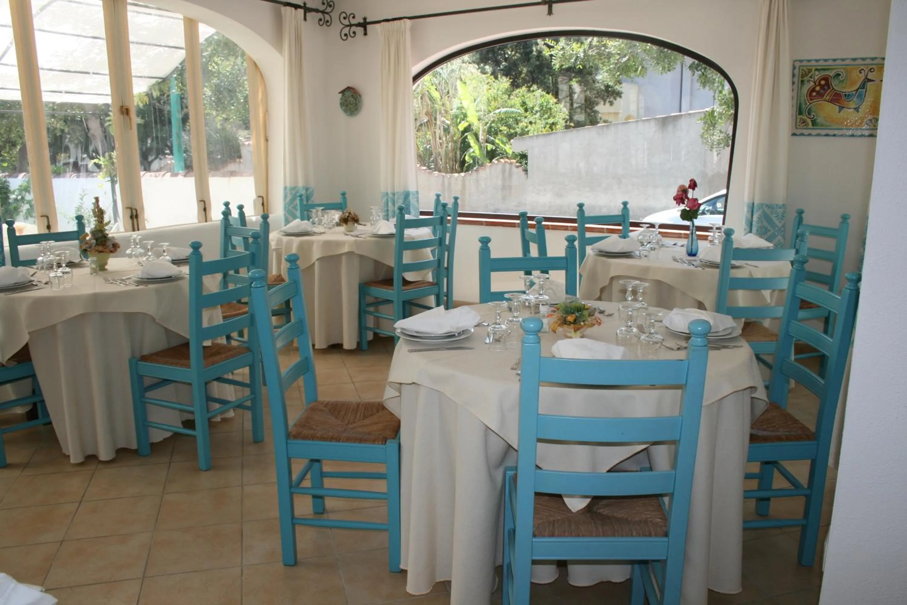 Restaurant/places to eat in Hotel S'Ortale Possibilità di Parcheggio interno e Ristorante all'aperto