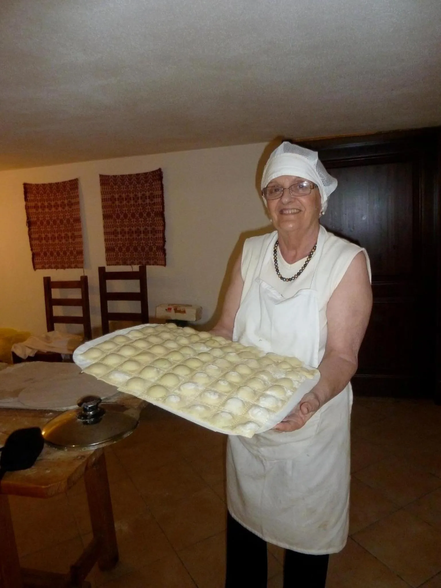 People in Hotel S'Ortale Possibilità di Parcheggio interno e Ristorante all'aperto