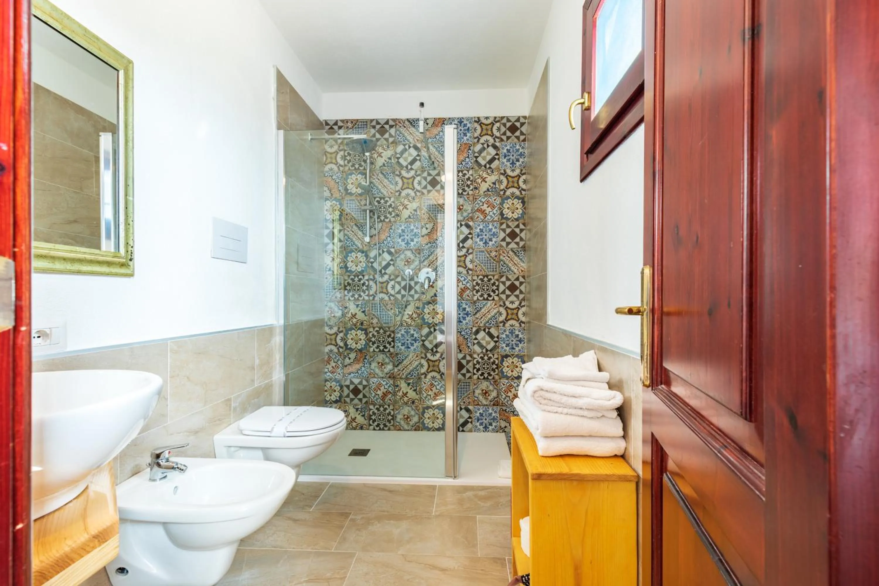 Shower in Hotel S'Ortale Possibilità di Parcheggio interno e Ristorante all'aperto