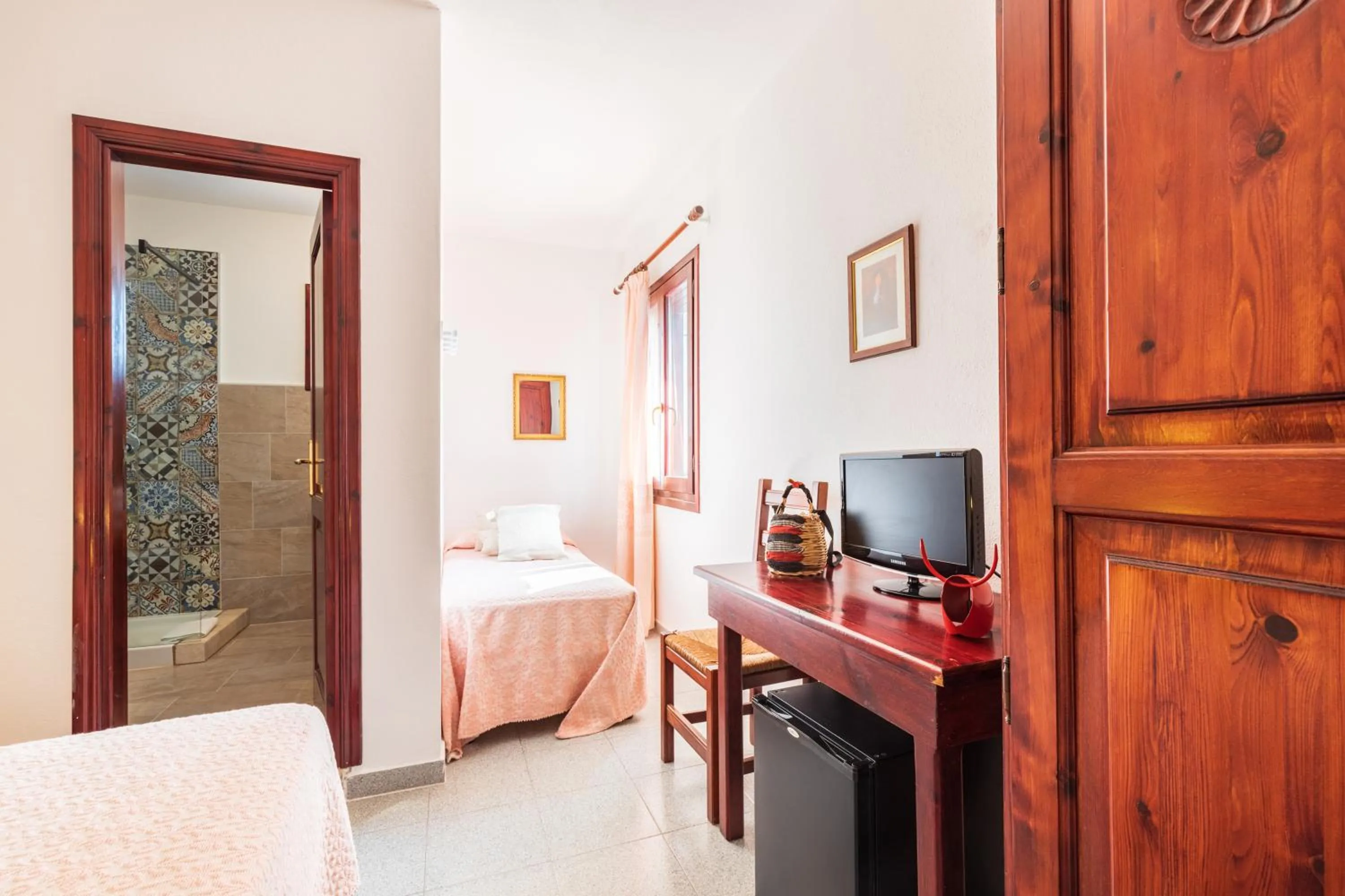 Bed in Hotel S'Ortale Possibilità di Parcheggio interno e Ristorante all'aperto