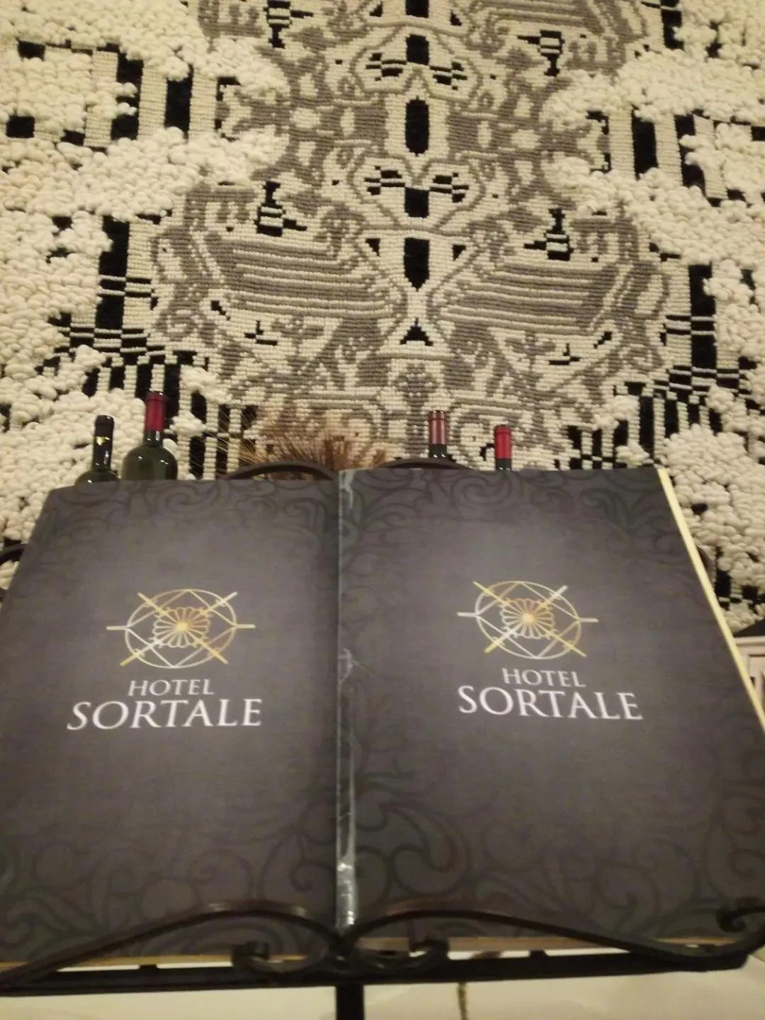 Decorative detail in Hotel S'Ortale Possibilità di Parcheggio interno e Ristorante all'aperto