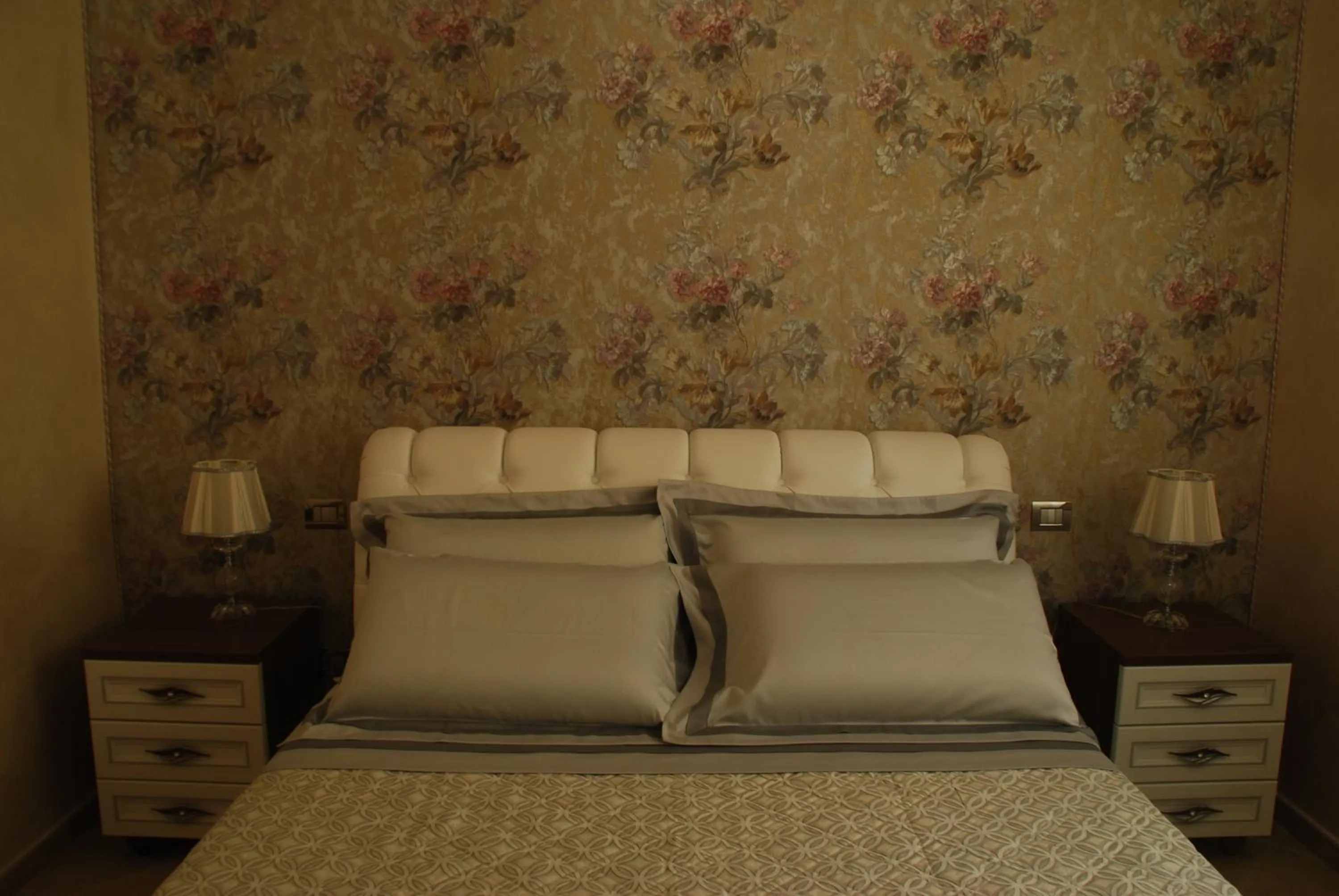 Photo of the whole room, Bed in Daphnae House