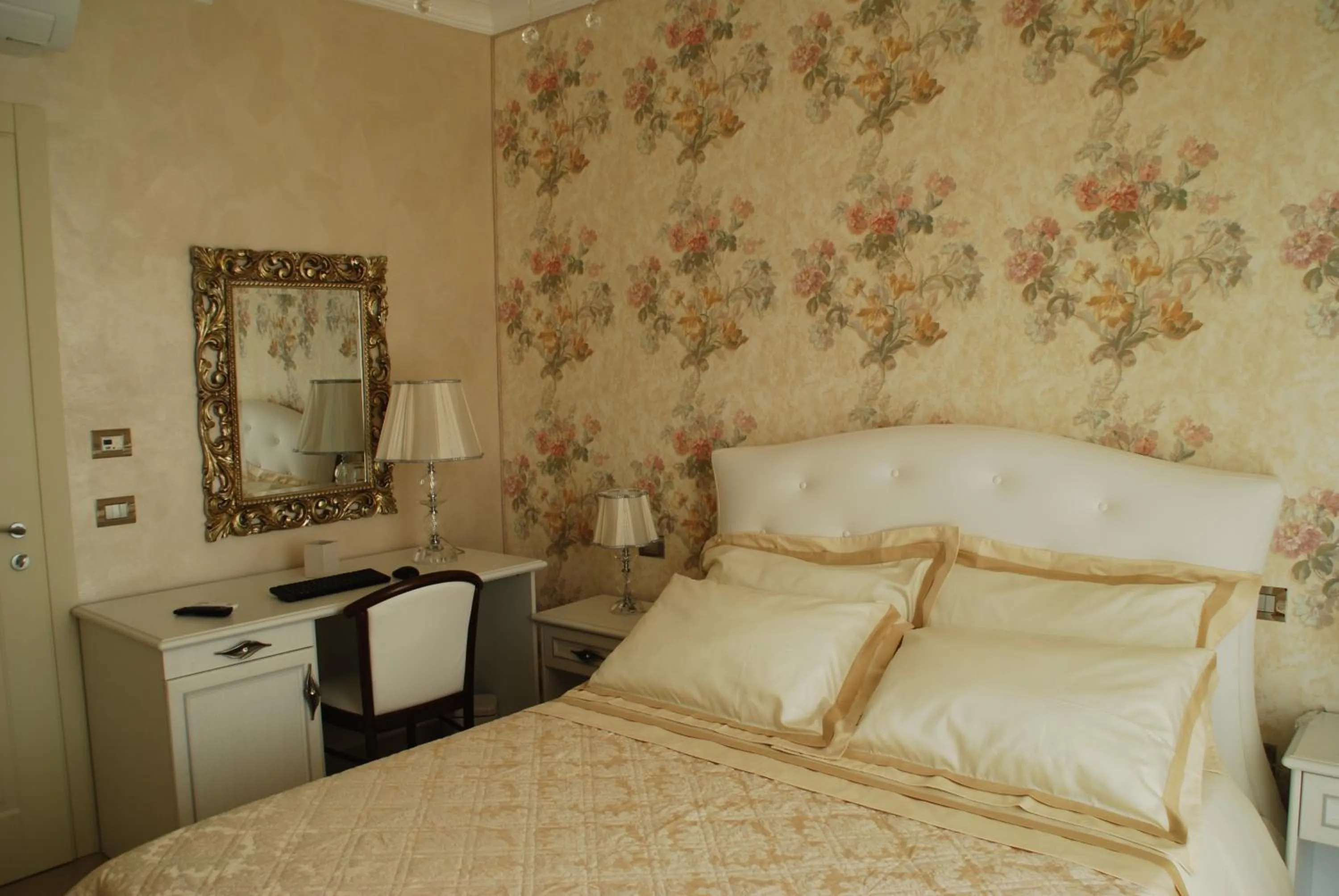 Other, Bed in Daphnae House