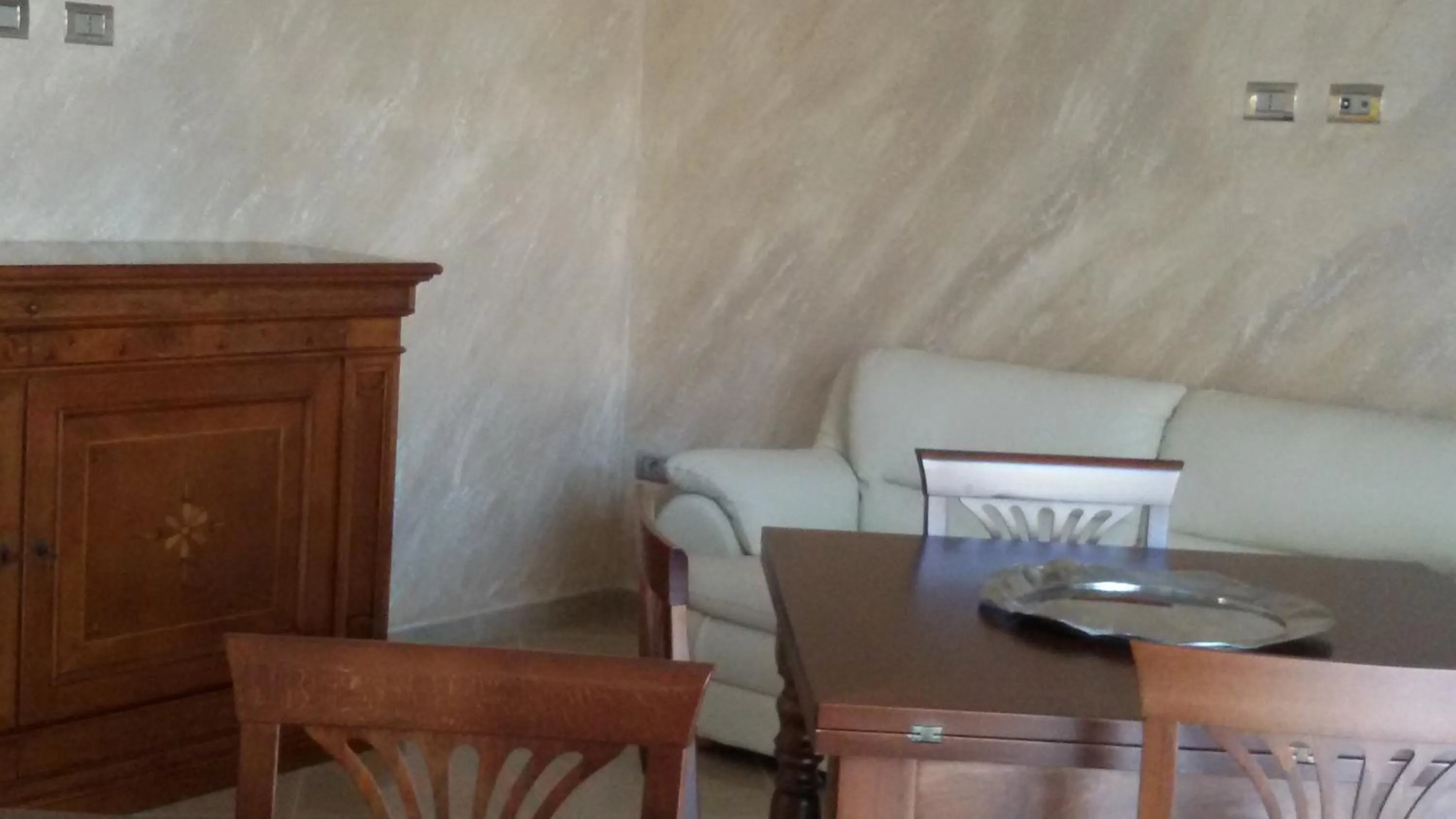 Communal lounge/ TV room in Daphnae House