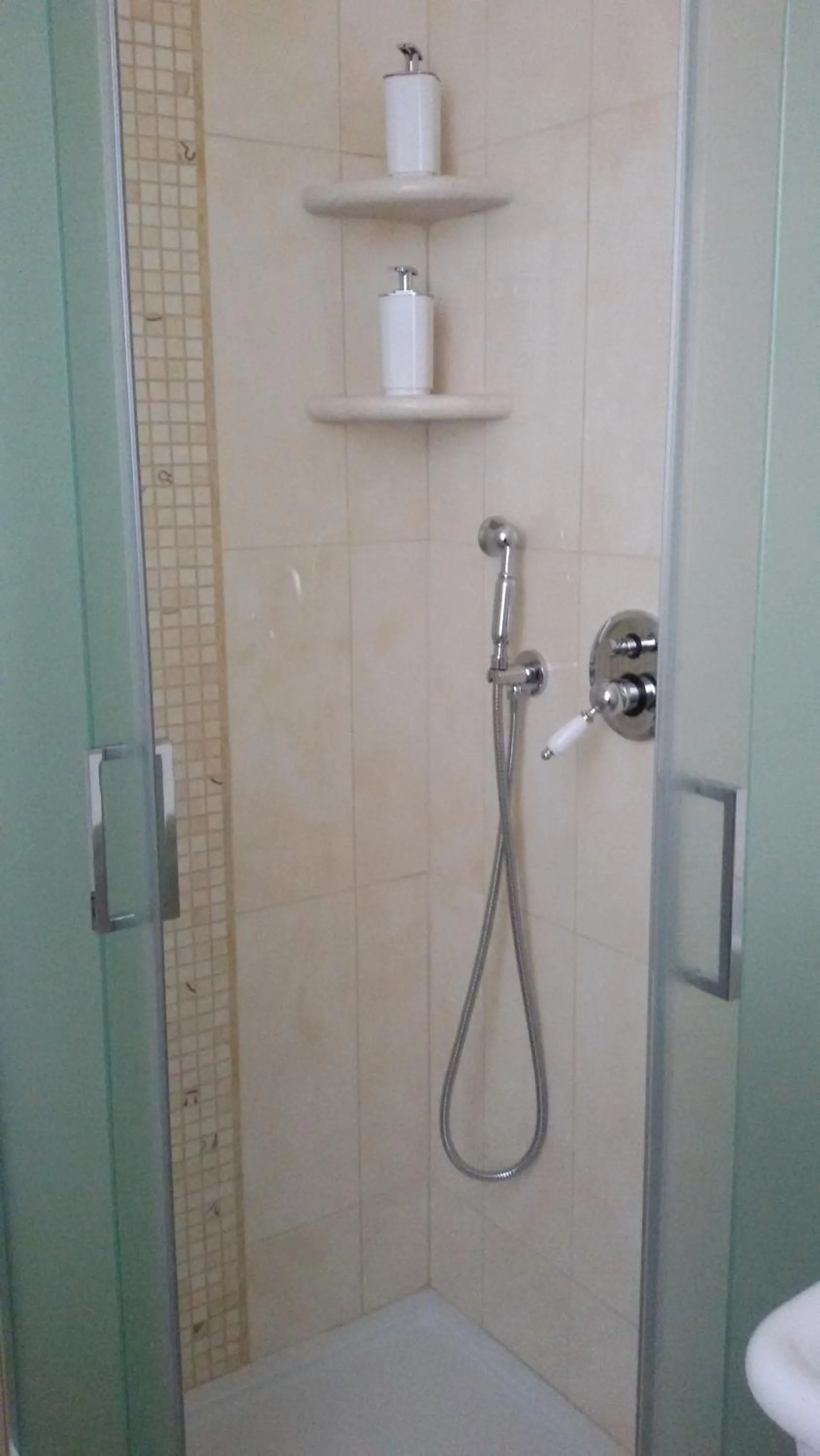 Bathroom in Daphnae House