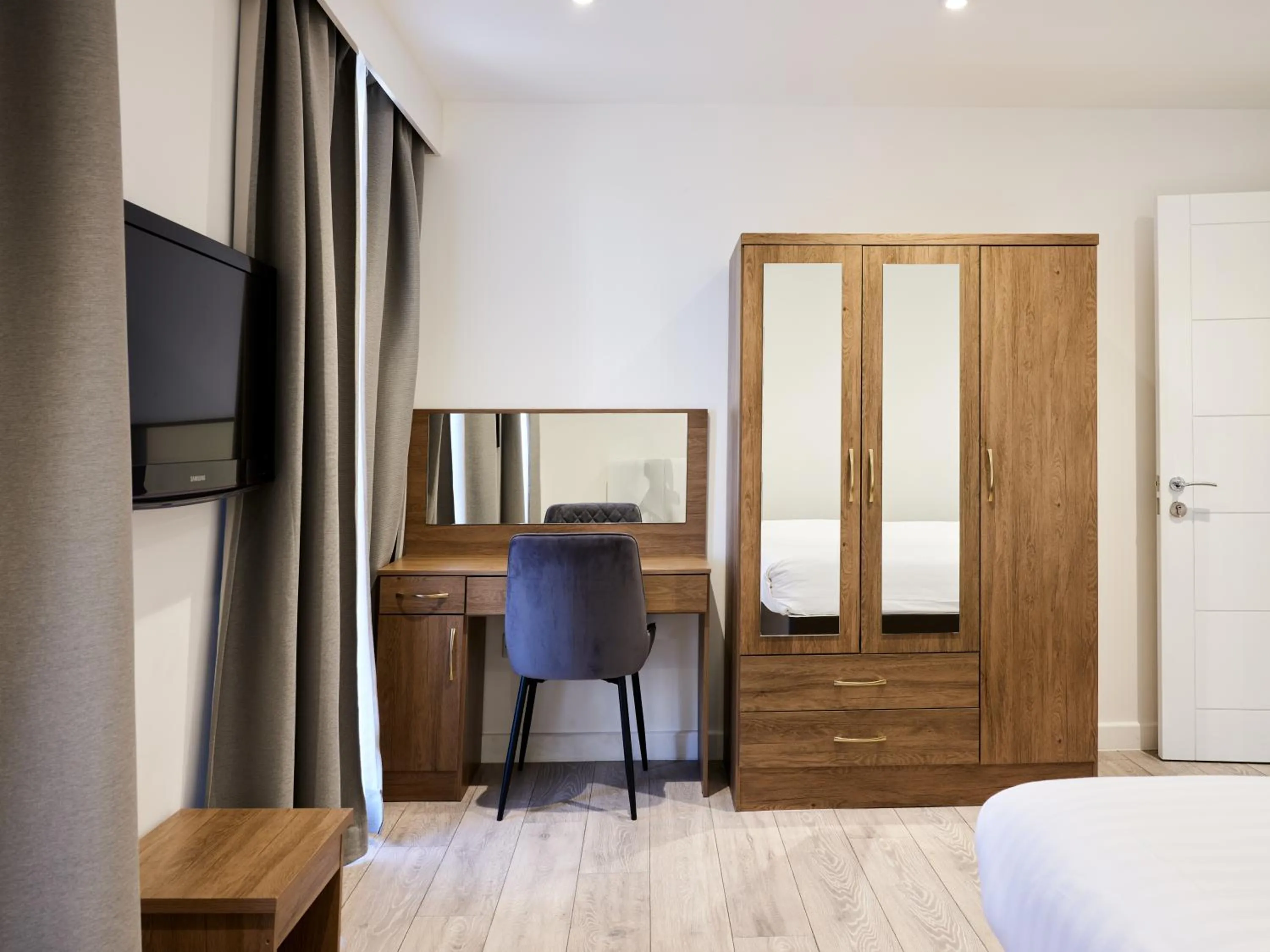 Bedroom, Bed in Hampton Suites Serviced Apartments