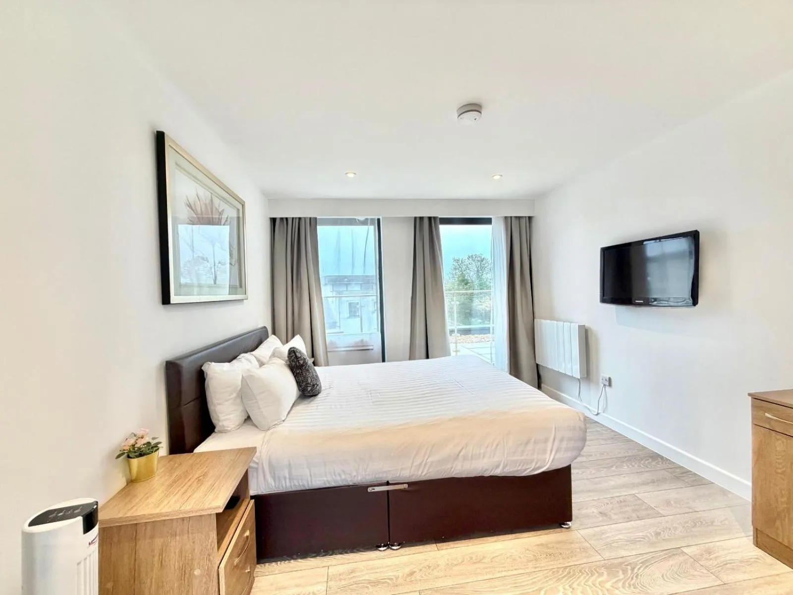 Bed in Hampton Suites Serviced Apartments