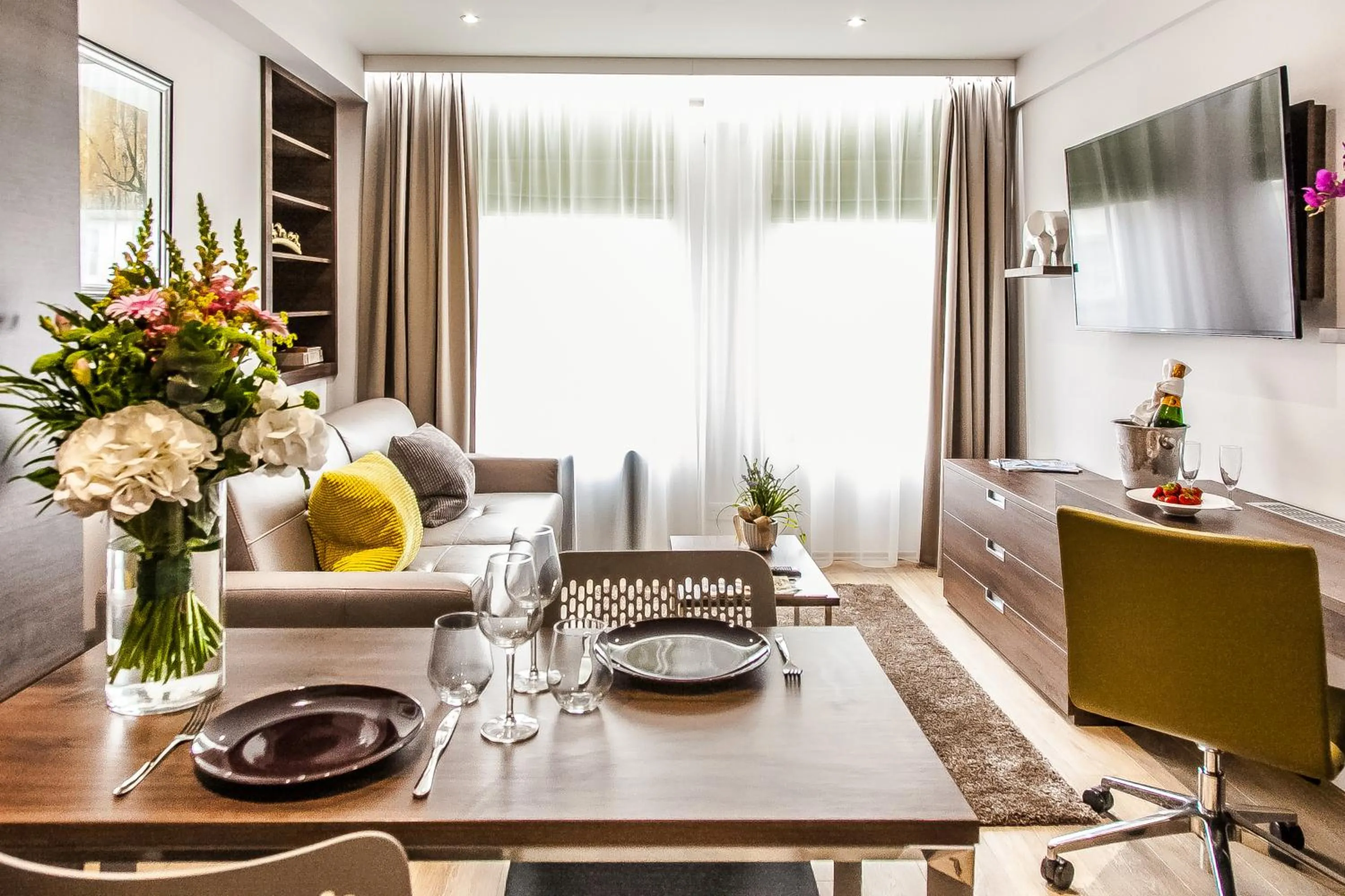 TV and multimedia in Hampton Suites Serviced Apartments