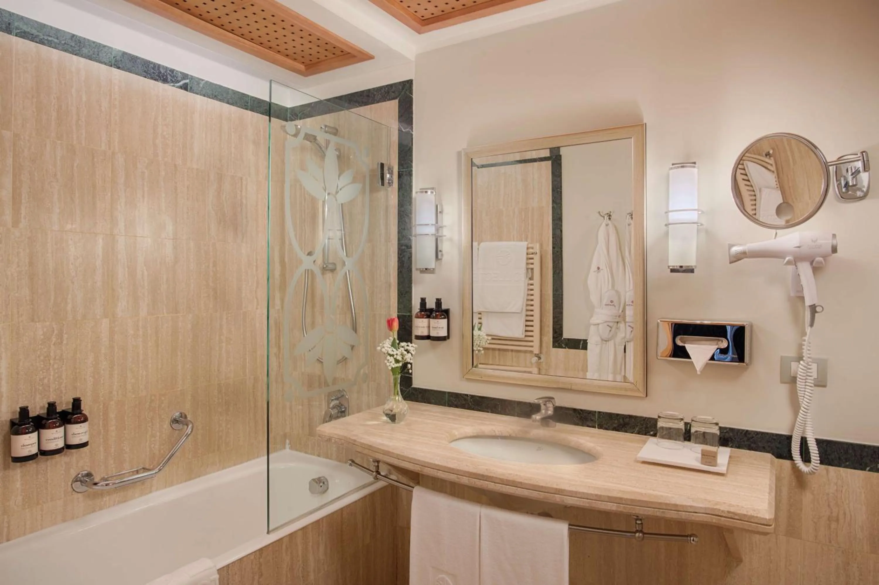 Bathroom in NH Collection Genova Marina