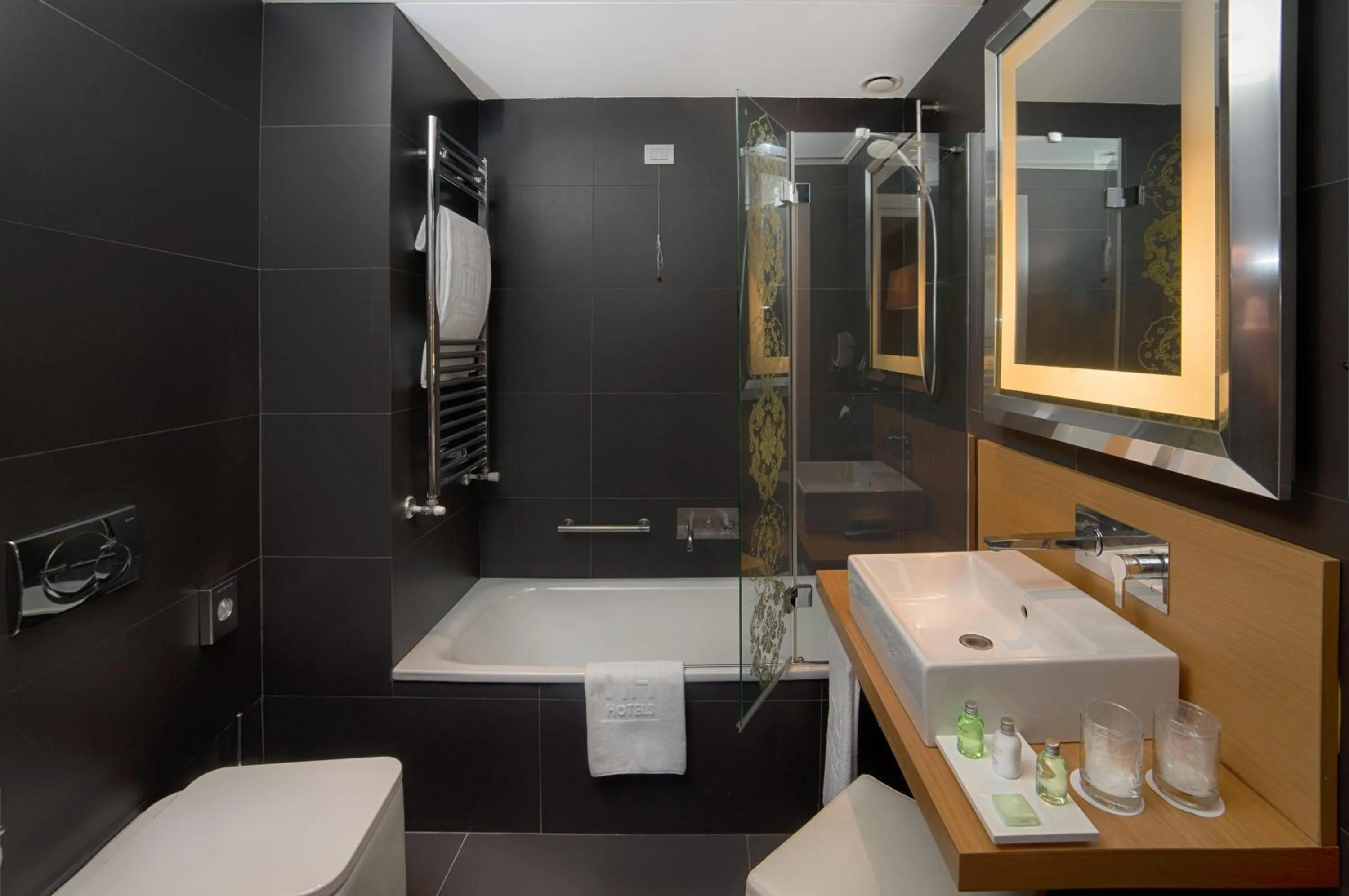 Bathroom in NH Genova Centro