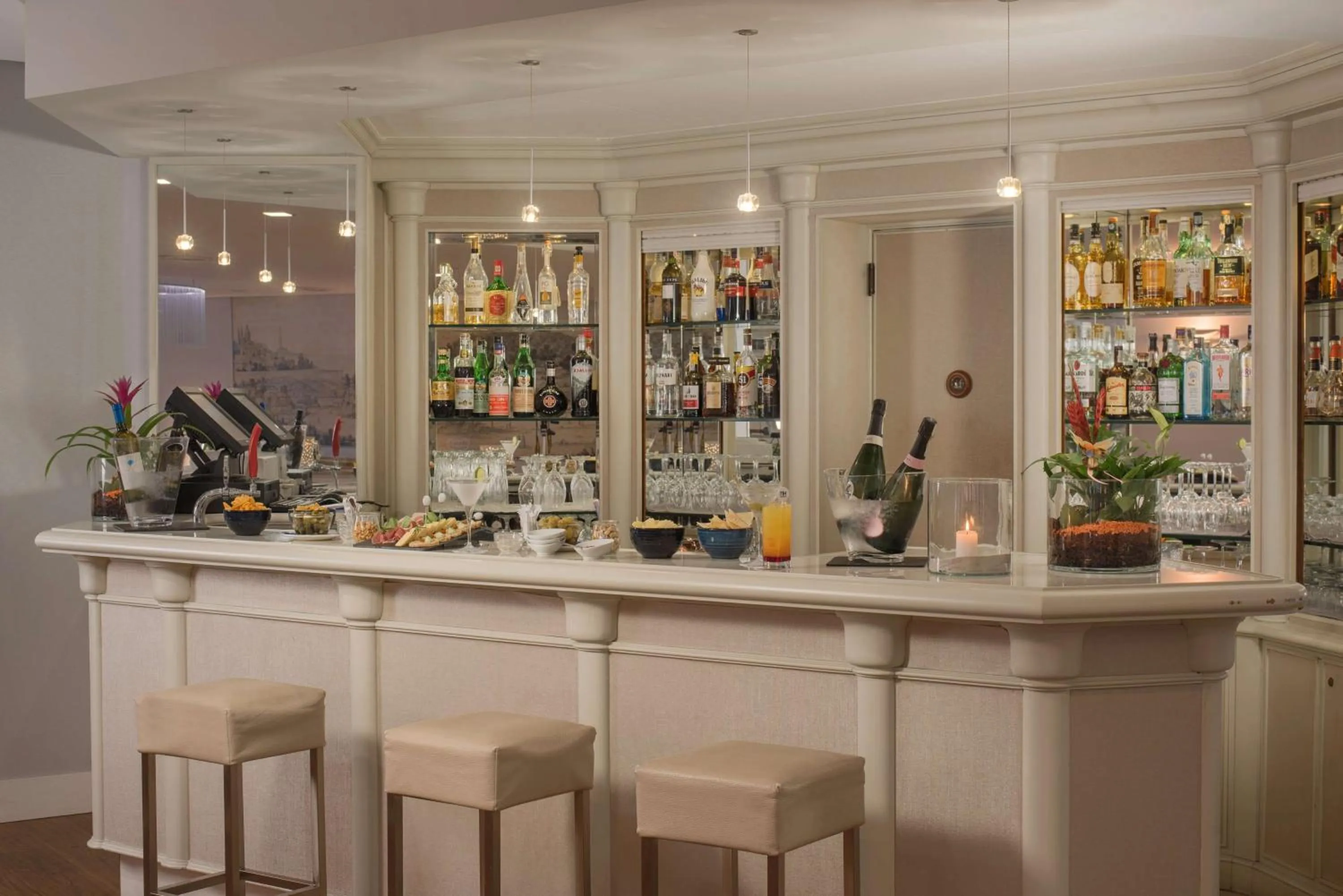 Lounge or bar in NH Genova Centro