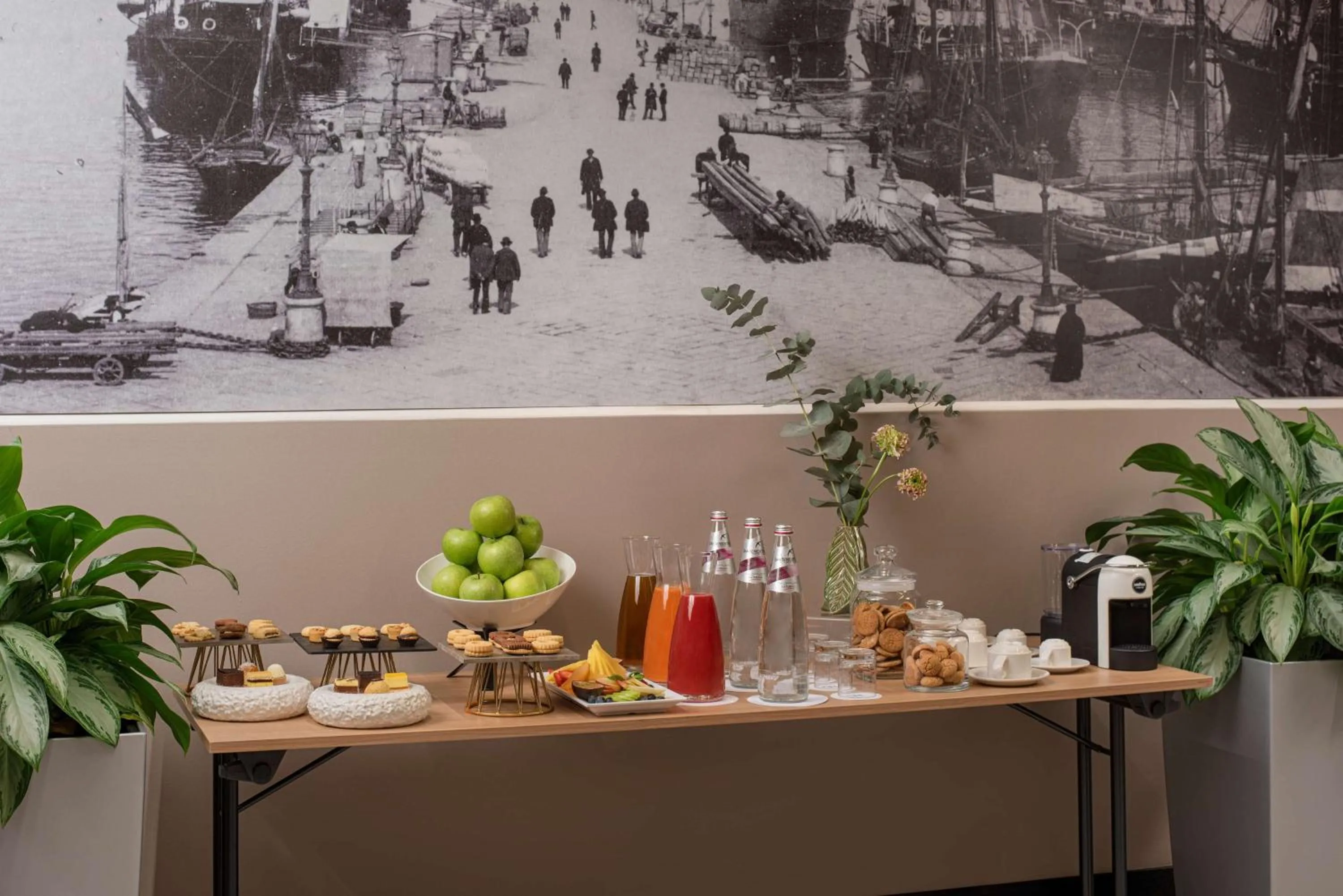 Restaurant/places to eat in NH Trieste