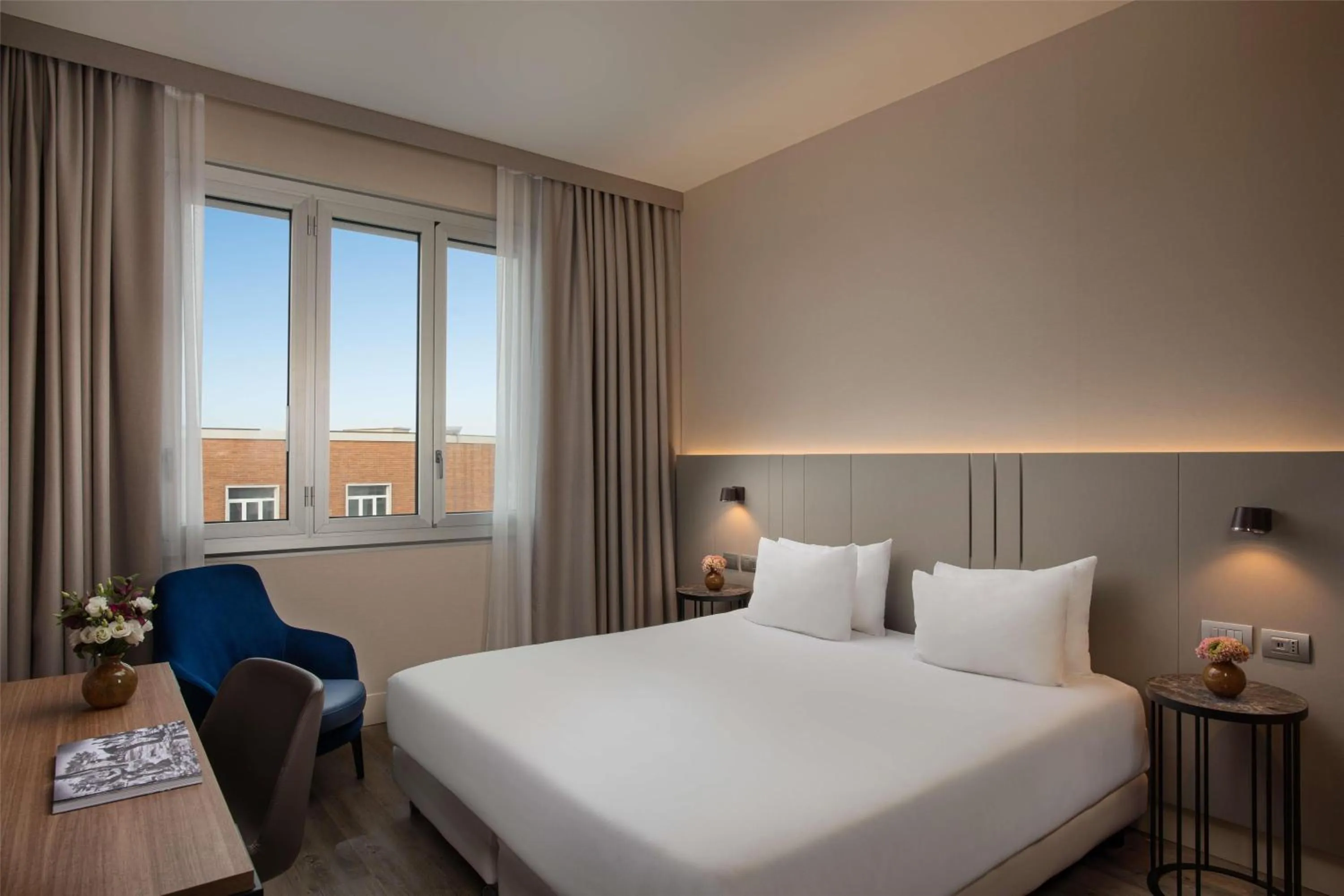 Bedroom, Bed in NH Trieste