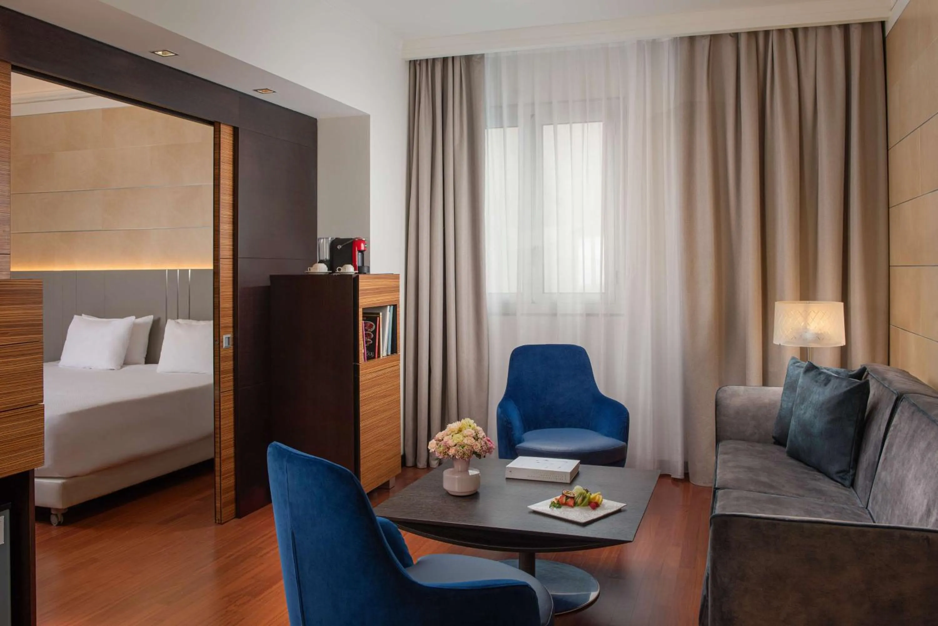 Photo of the whole room, Bed in NH Trieste