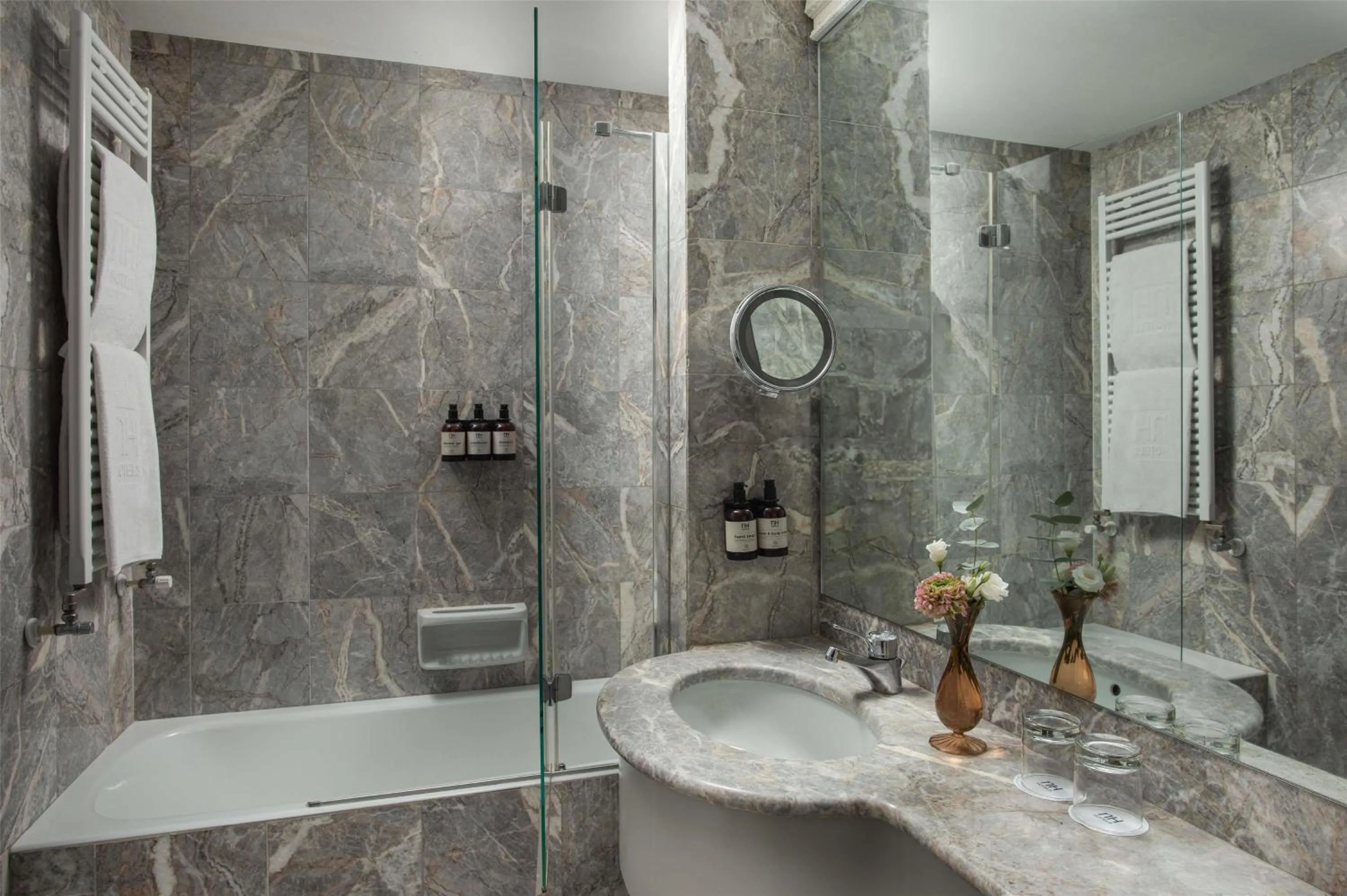 Bathroom in NH Trieste